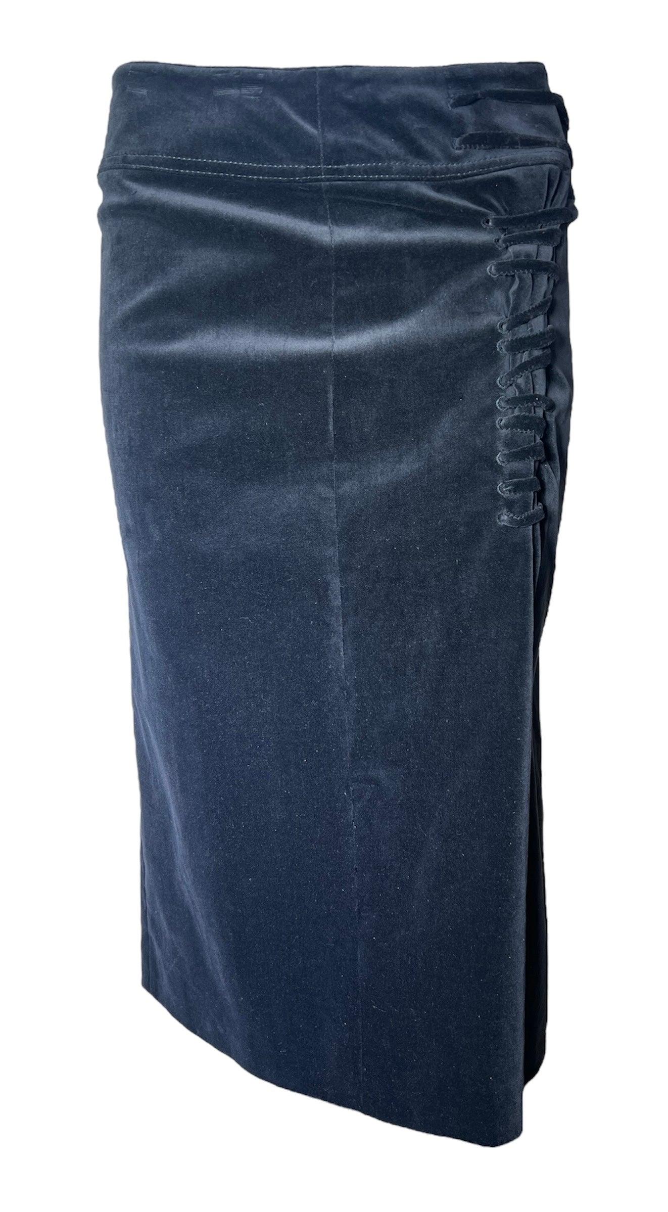 Tom Ford for Gucci F/W Schwarzer Samt-Spitzen-Bleistiftrock, 2002 im Zustand „Neu“ im Angebot in Los Angeles, CA