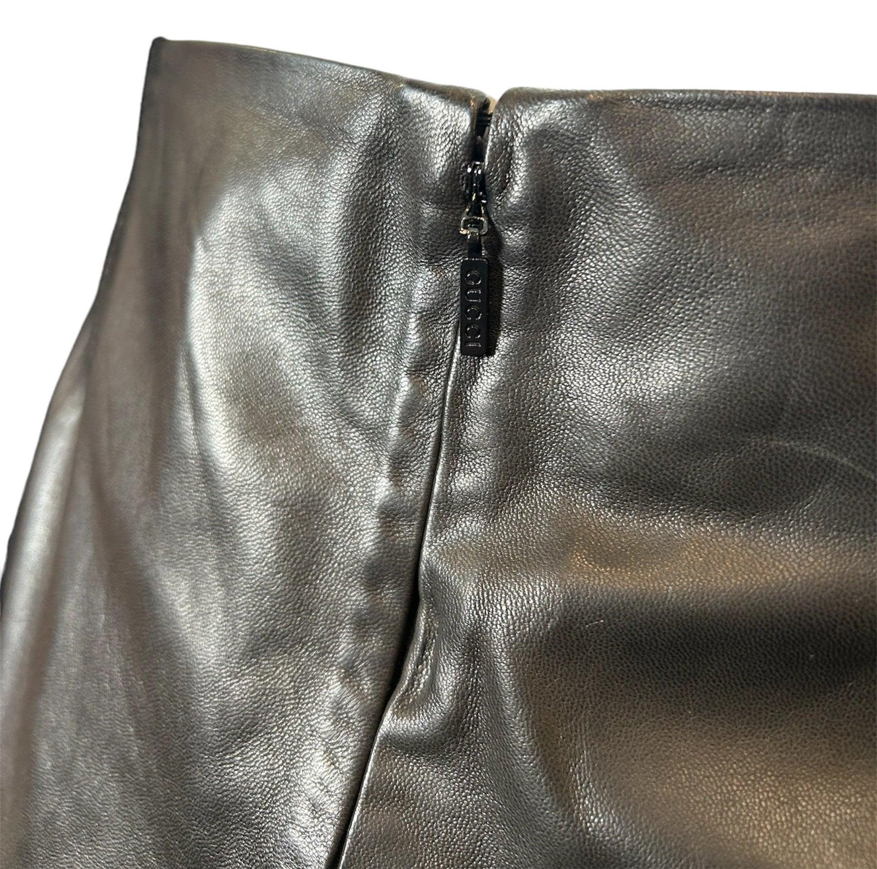 Tom Ford for Gucci F/W Midirock aus Lanskin-Leder mit geraffter Taille, 2002 (Schwarz) im Angebot