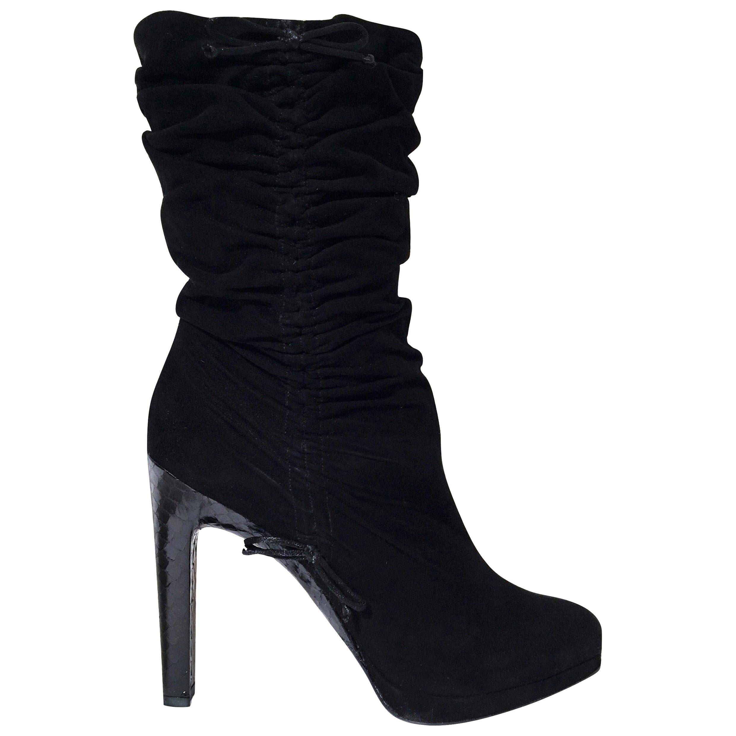 Tom Ford pour Gucci - Bottes en daim de défilé en python, taille 8 Bon état - En vente à Leesburg, VA