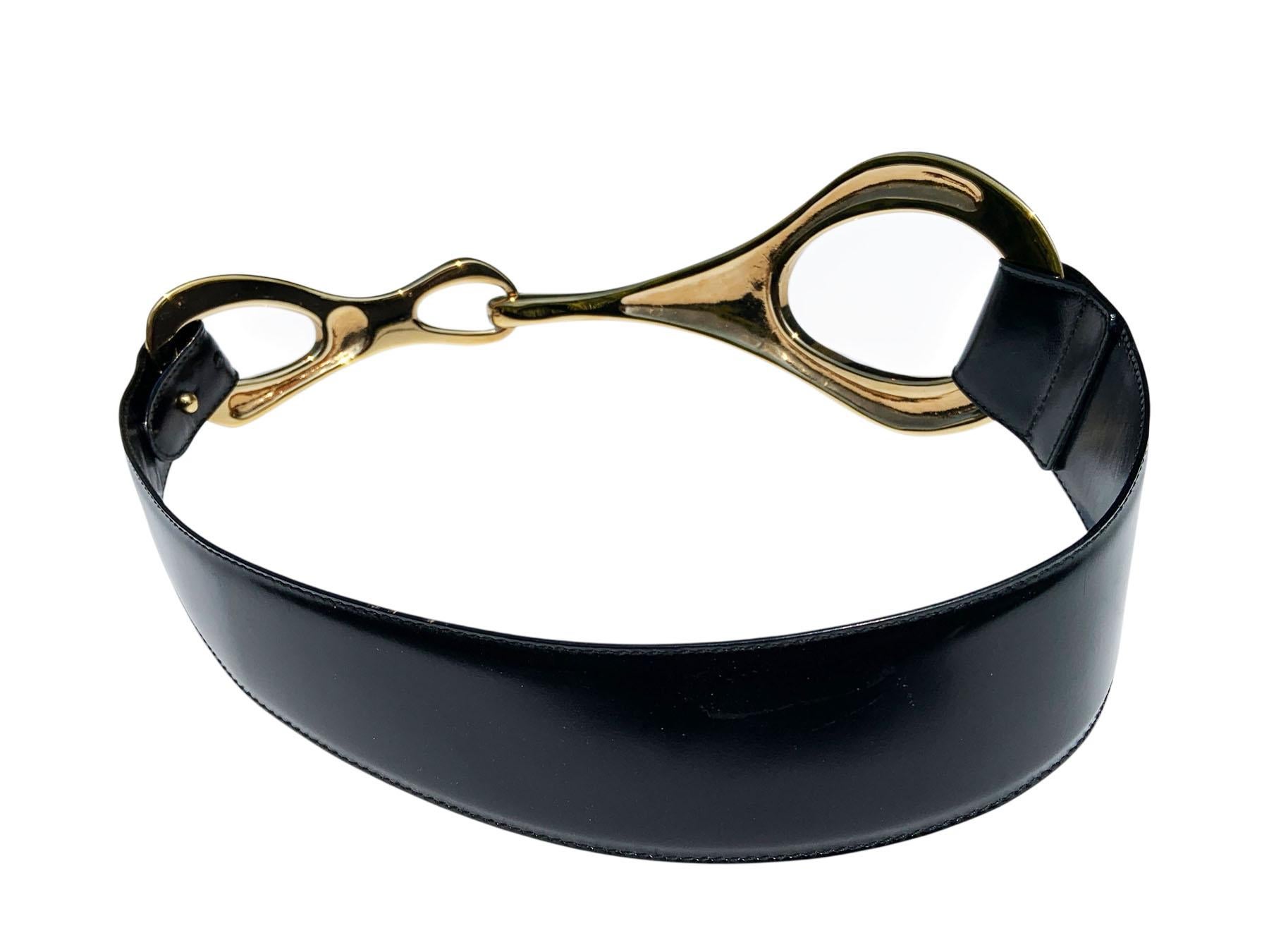 Tom Ford for Gucci FW 1996 Cintura larga oversize in pelle nera e oro con ornamenti  75/30 in vendita 1