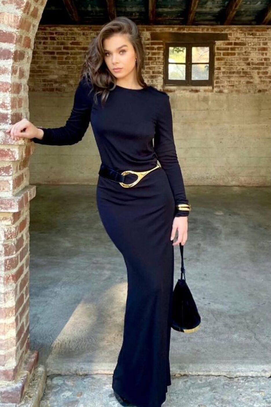 Vintage & Iconic Tom Ford for Gucci Oversized Leather Belt
F/W 1996 AD Campaign 
Designer size - 85/34
Black wide waist belt,  Oversized asymmetrical gold tone buckle.
Width: 2 inches, Length: 34 inches.
Long metal horsebit - 8