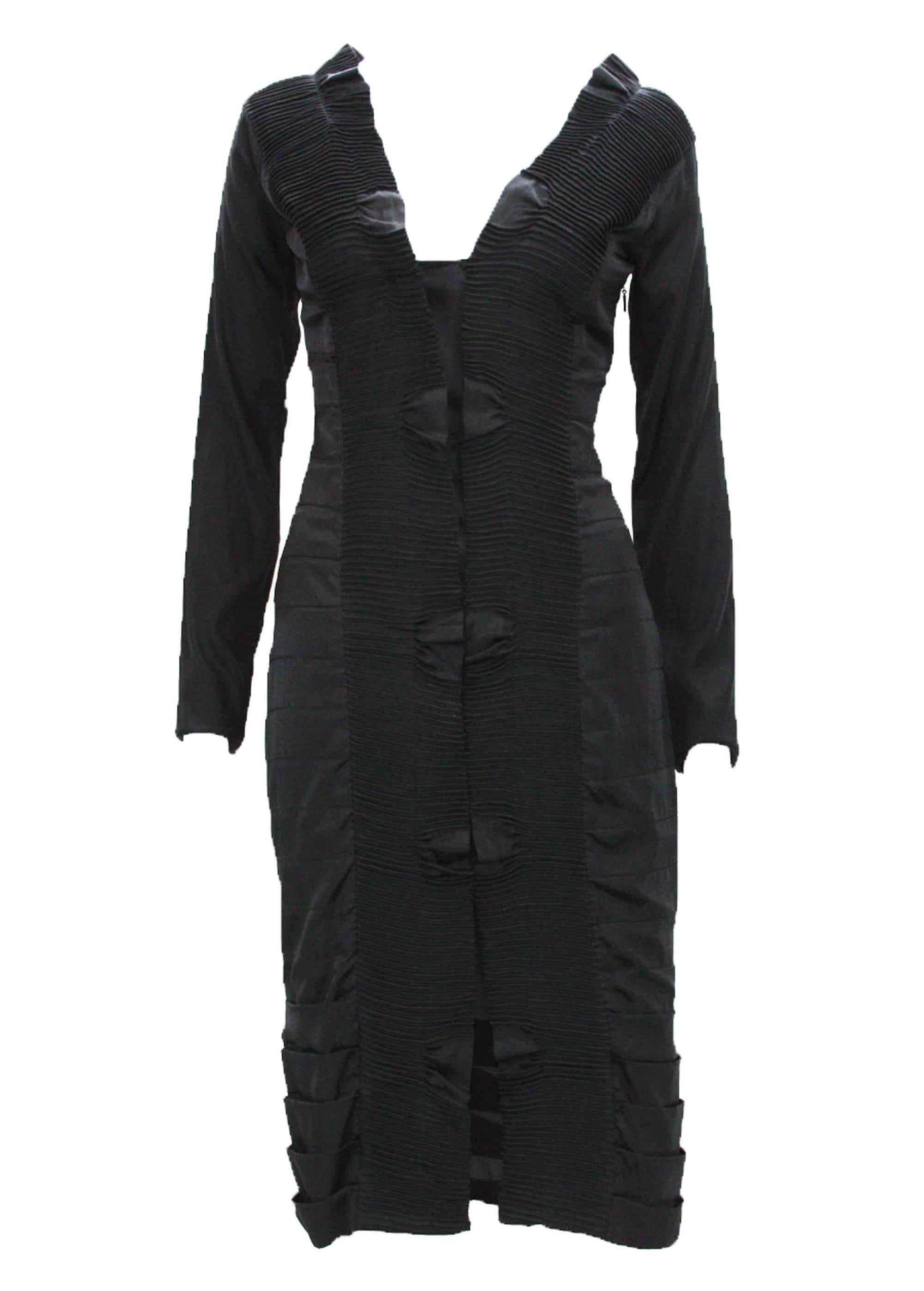 Women's Gucci by Tom Ford F/W 2004 AD Runway Silk Black Plisse Cocktail Dress It. 38 For Sale