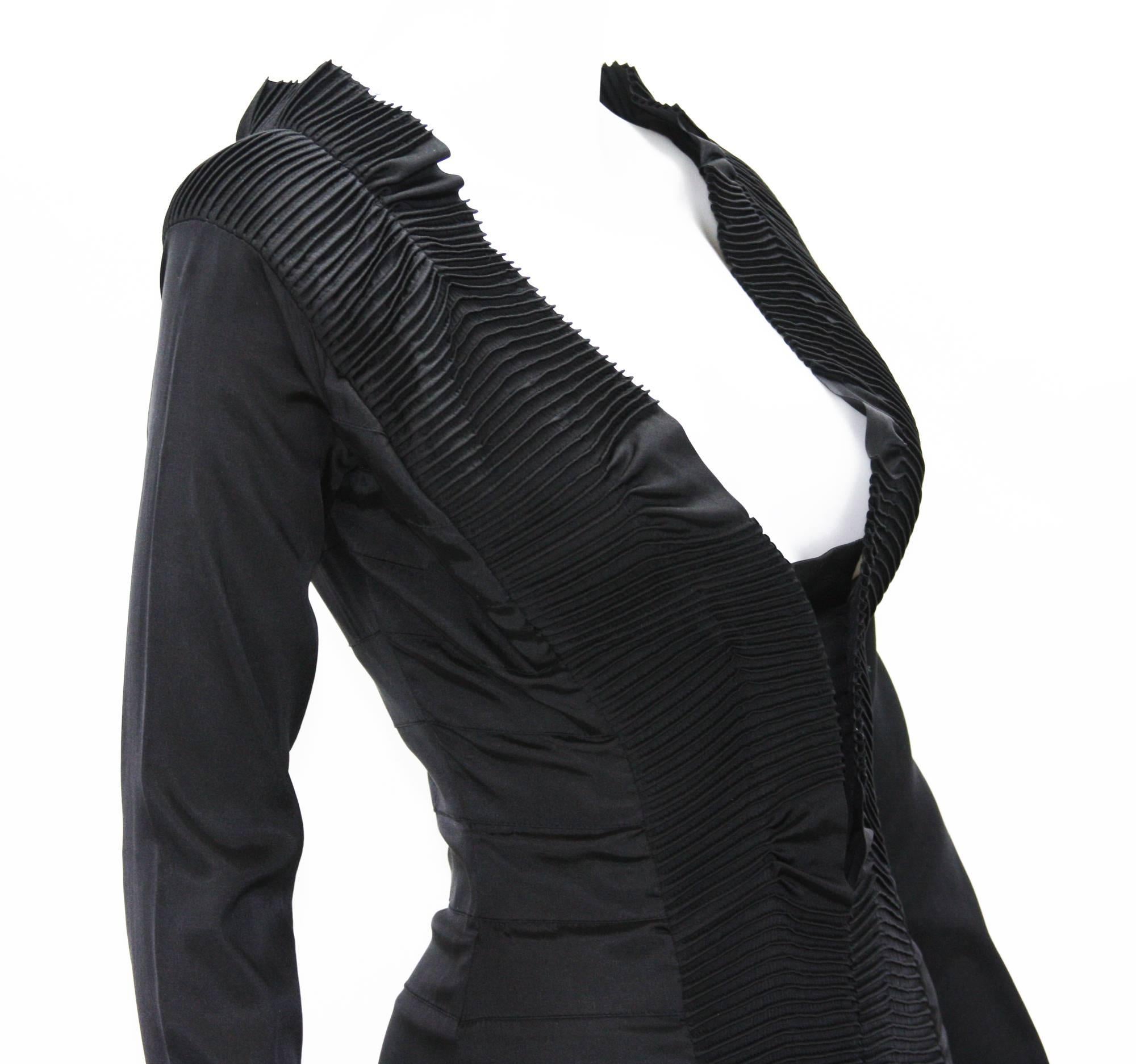 Gucci by Tom Ford A/I 2004 AD Runway Silk Black Plisse Cocktail Dress It. 38 in vendita 2