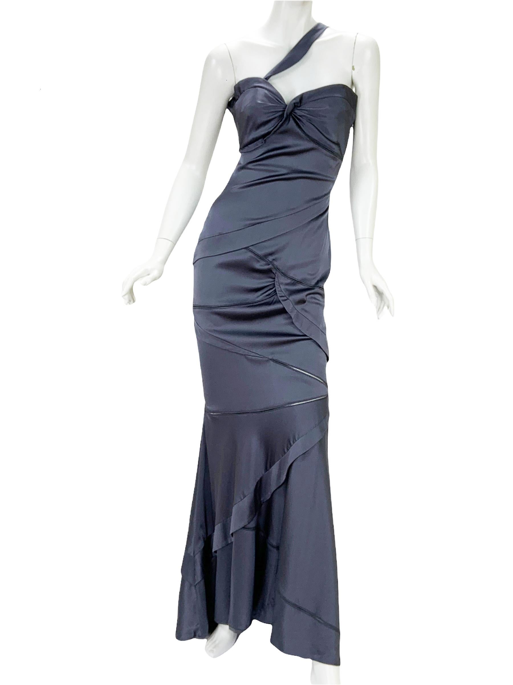 Tom Ford for Gucci Stretch Silk Gray Cut Out Dress Gown
2005 Collection
Designer size - 42
Same Dress in Blue Color Nicole Kidman Was Wearing for the 62nd Annual Golden Globe Awards.
Beautiful Graphite Gray Color, Cut Out and Open Back, Build- in