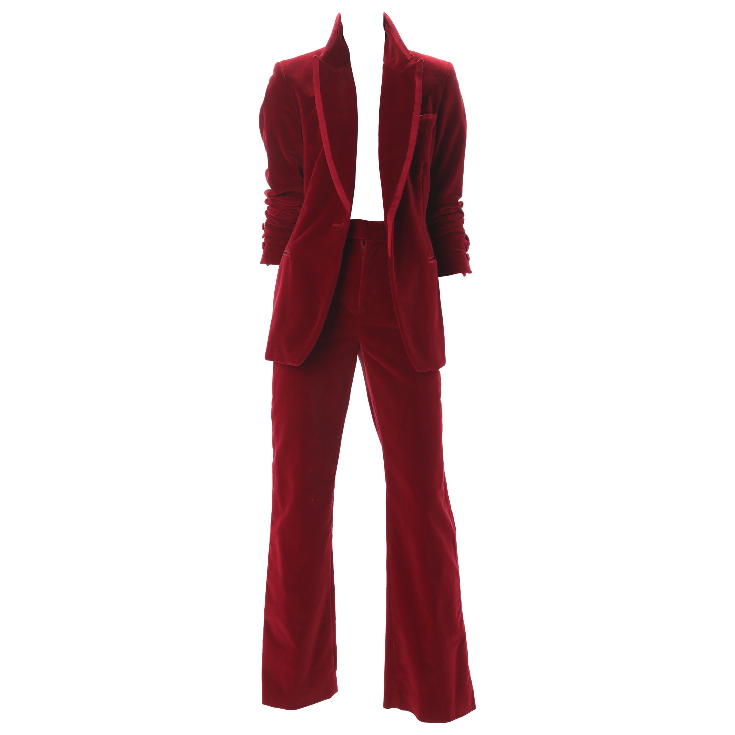 Costume de smoking en velours rouge iconique de Tom Ford pour Gucci::  automne/hiver RTW 1996. sur 1stDibs
