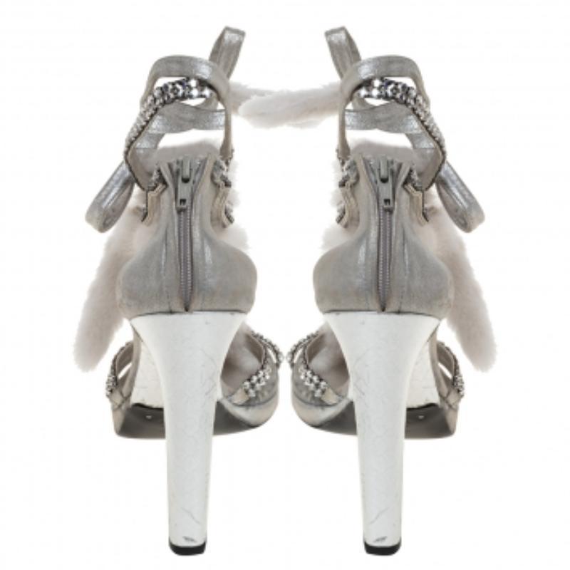 Tom Ford For Gucci Leather And Mink Fur Strappy Ankle Wrap Sandals Size 40.5 In Good Condition For Sale In Dubai, Al Qouz 2