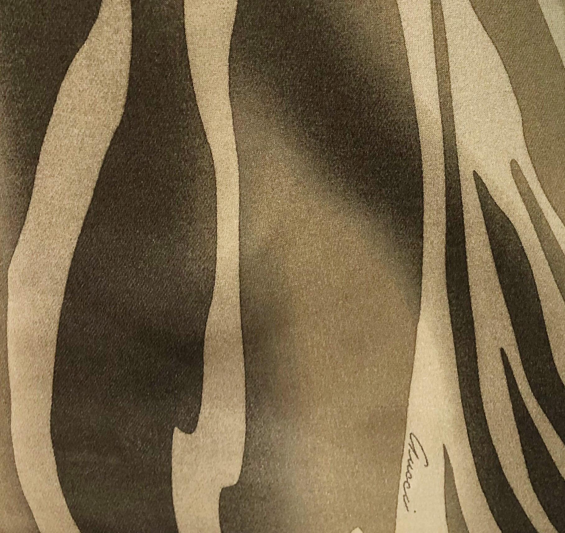 Noir Tom Ford pour Gucci - Robe à épaules dénudées en mousseline de soie imprimée zébrée olive et kaki en vente