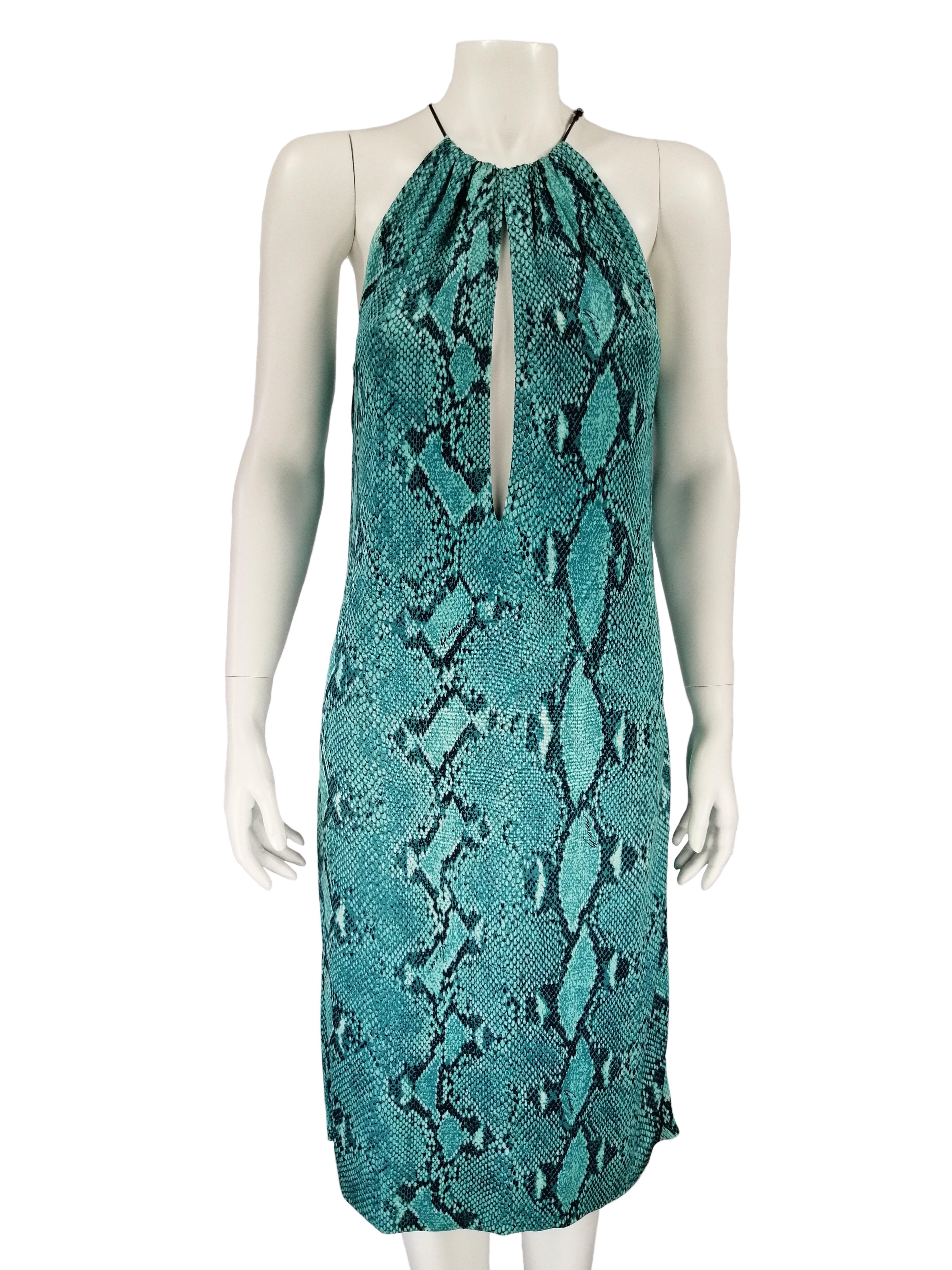 GUCCI
PERIOD: TOM FORD S/S 2000 Collection
Python print halter neck turquoise dress
Size IT 44
Made in Italy
100% viscose
Flat measures:
Length cm. 100
Bust cm. 44
Excellent condition