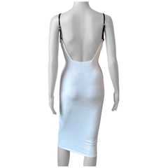 Tom Ford per Gucci, collezione Primavera/Estate 1998: abito midi aderente in maglia bianca con cut-out sulla schiena