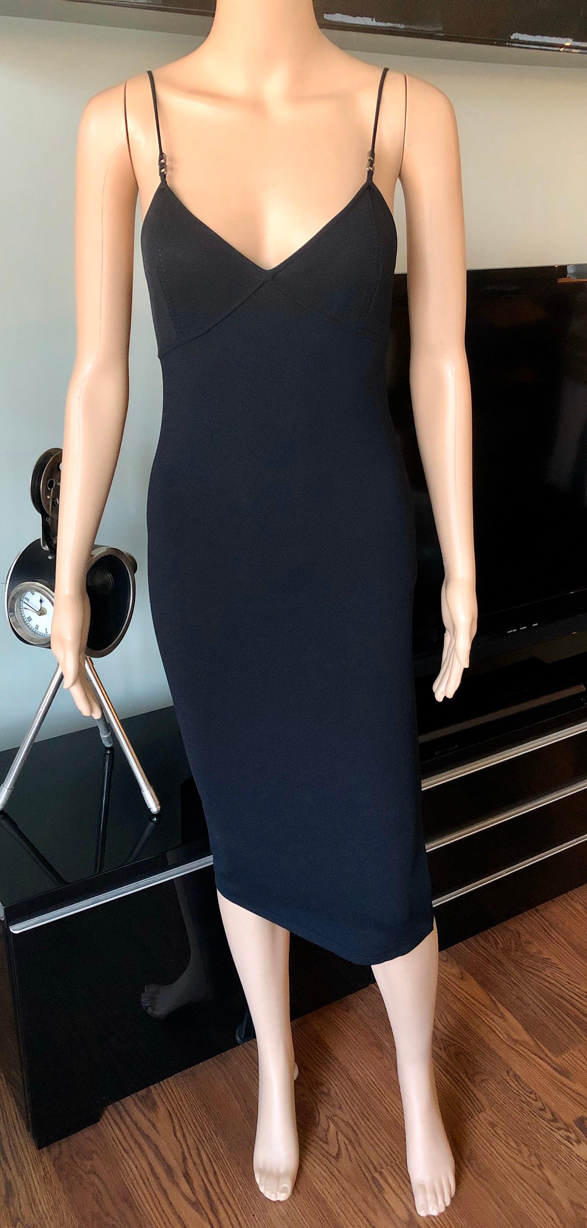 Tom Ford for Gucci S/S 1999 Knit Bodycon Black Dress Size L

Gucci knit bodycon midi dress with V-neck and tonal stitching throughout.
