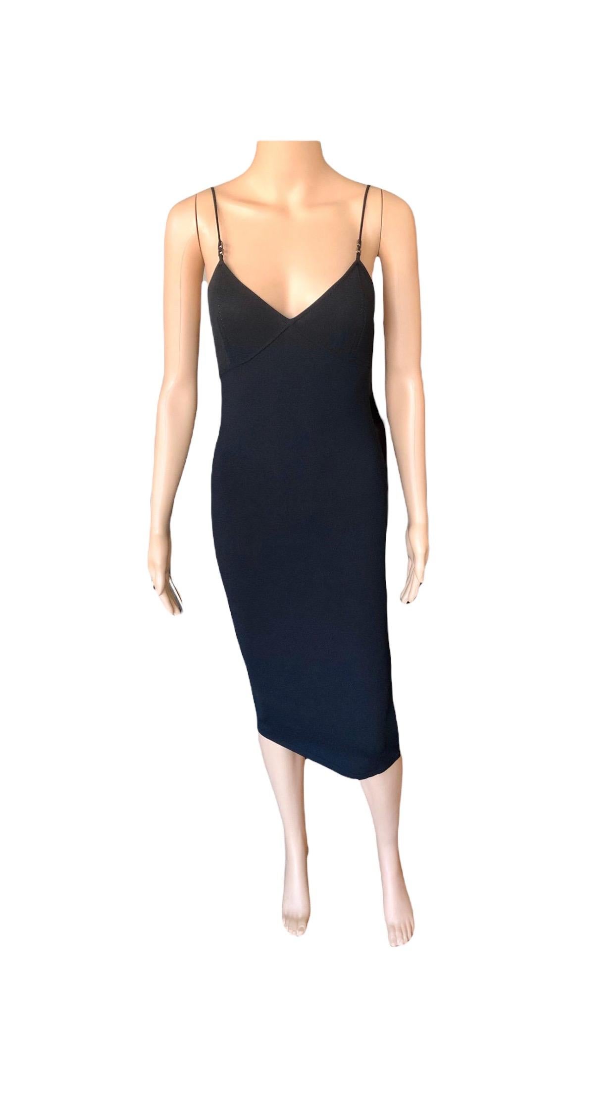 Tom Ford für Gucci S/S 1999 Bodycon Kleid schwarz Größe M

Bodycon-Midikleid von Gucci mit V-Ausschnitt und tonalen Nähten.
