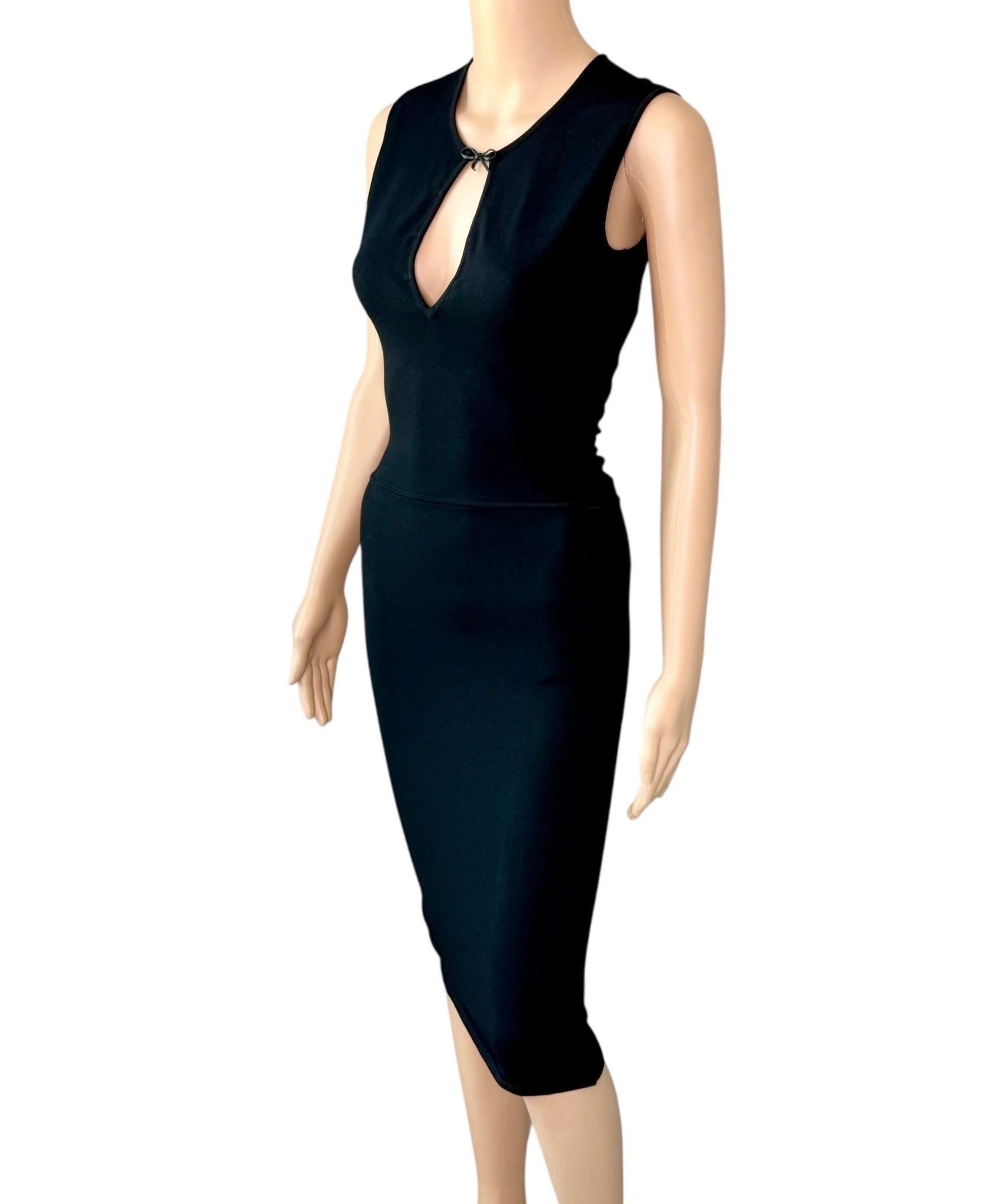Tom Ford for Gucci S/S 2000 Bodycon Keyhole Neckline Knit Black Midi Dress

Size: S

Condition: very good vintage condition - includes additional discrete loops on the inside of the keyhole neckline to be customized to desirable closure.