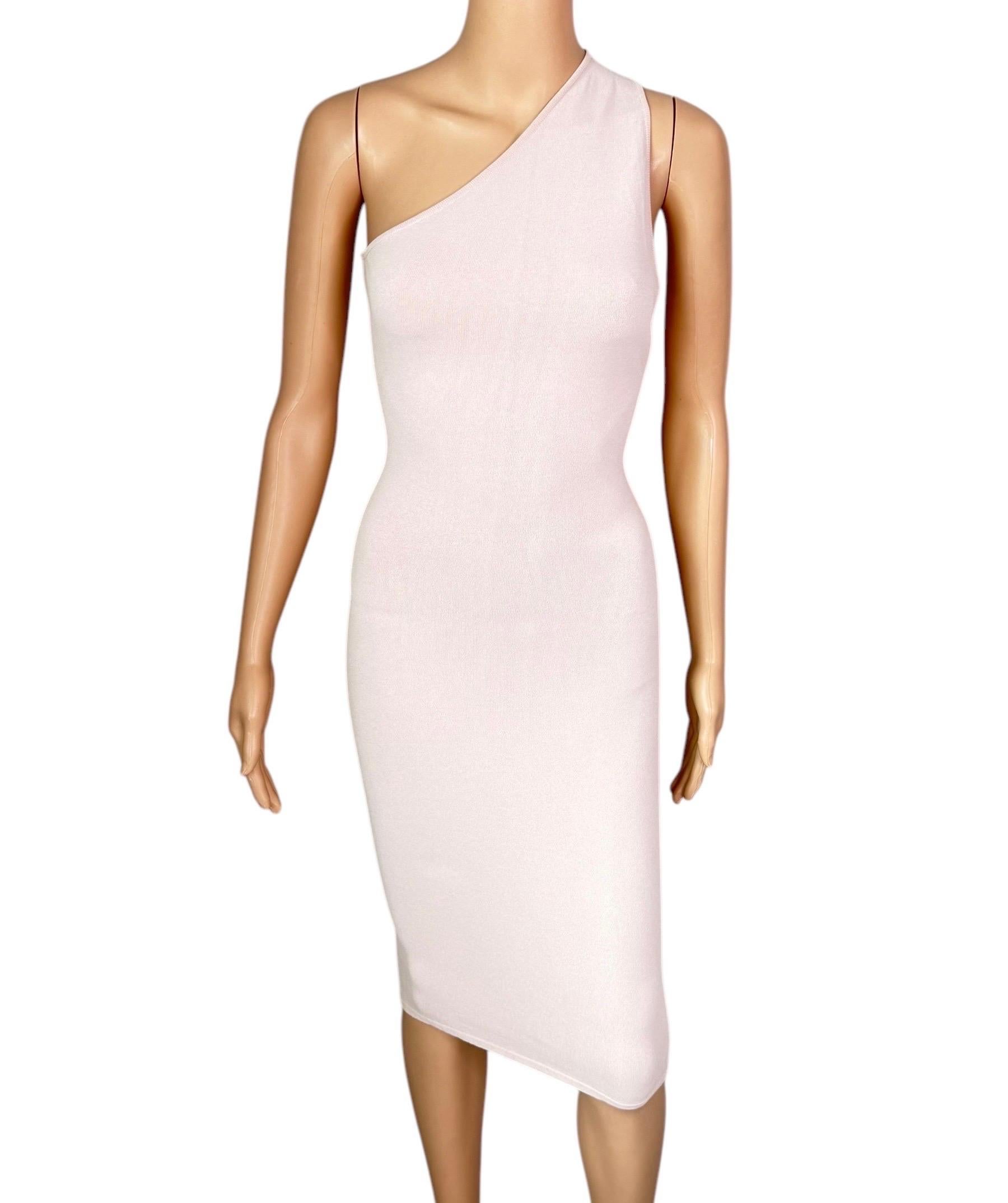 Tom Ford for Gucci S/S 2000 Cutout One Shoulder Bodycon Knit Nude/Pink Dress 

Size: M

Condition: Excellent

