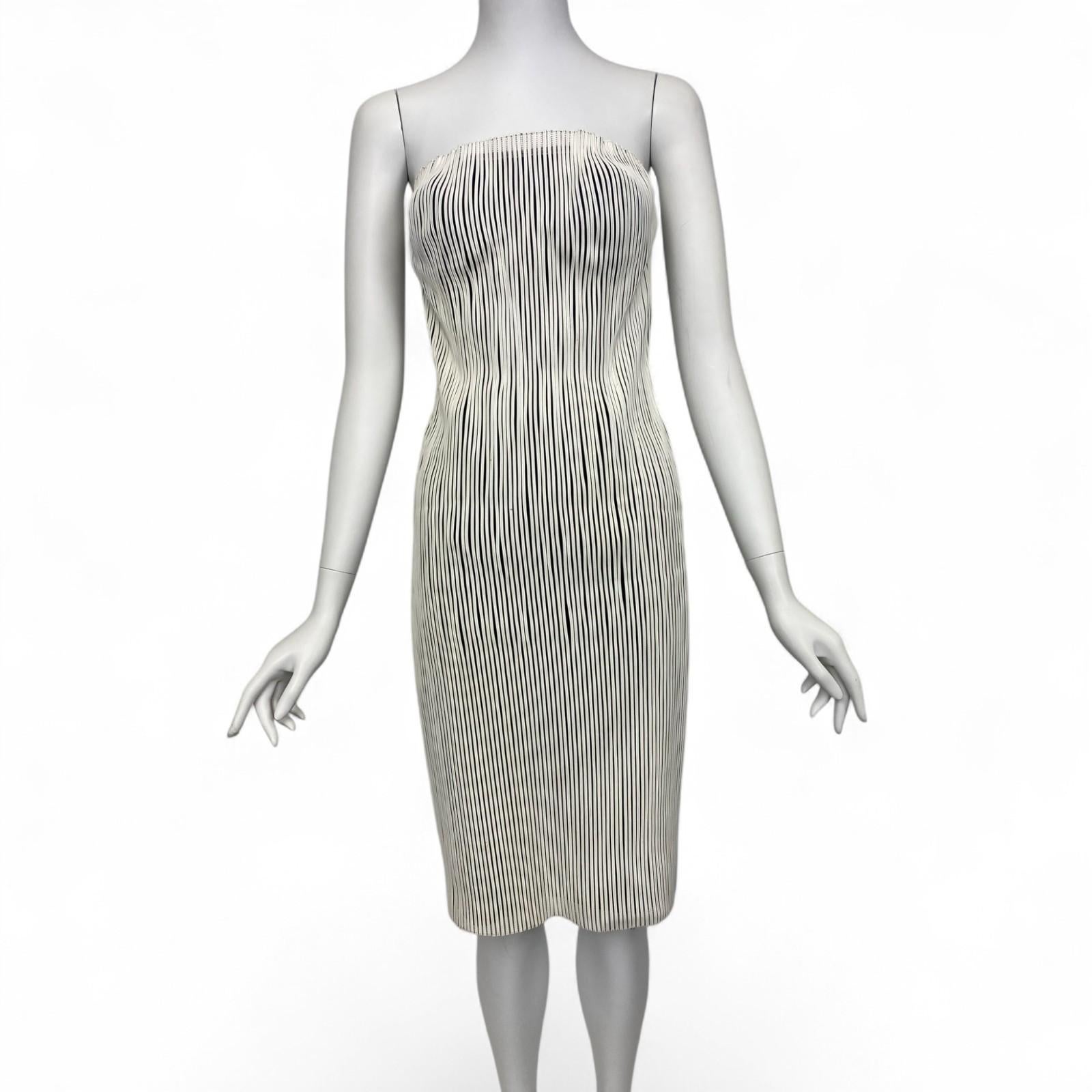 Gris Tom Ford pour Gucci S/S 2001 - Robe bustier en tulle de cuir Taille : 42 en vente