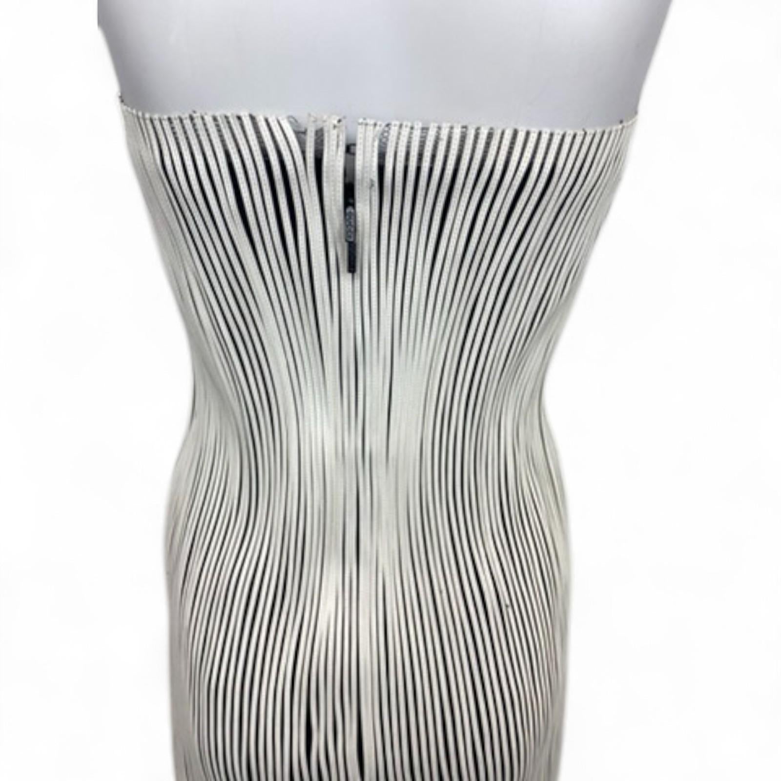 Tom Ford pour Gucci S/S 2001 - Robe bustier en tulle de cuir Taille : 42 Excellent état - En vente à West Hartford, CT