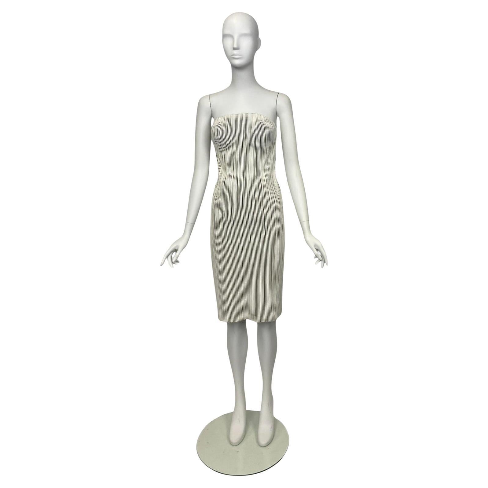 Tom Ford pour Gucci S/S 2001 - Robe bustier en tulle de cuir Taille : 42 en vente