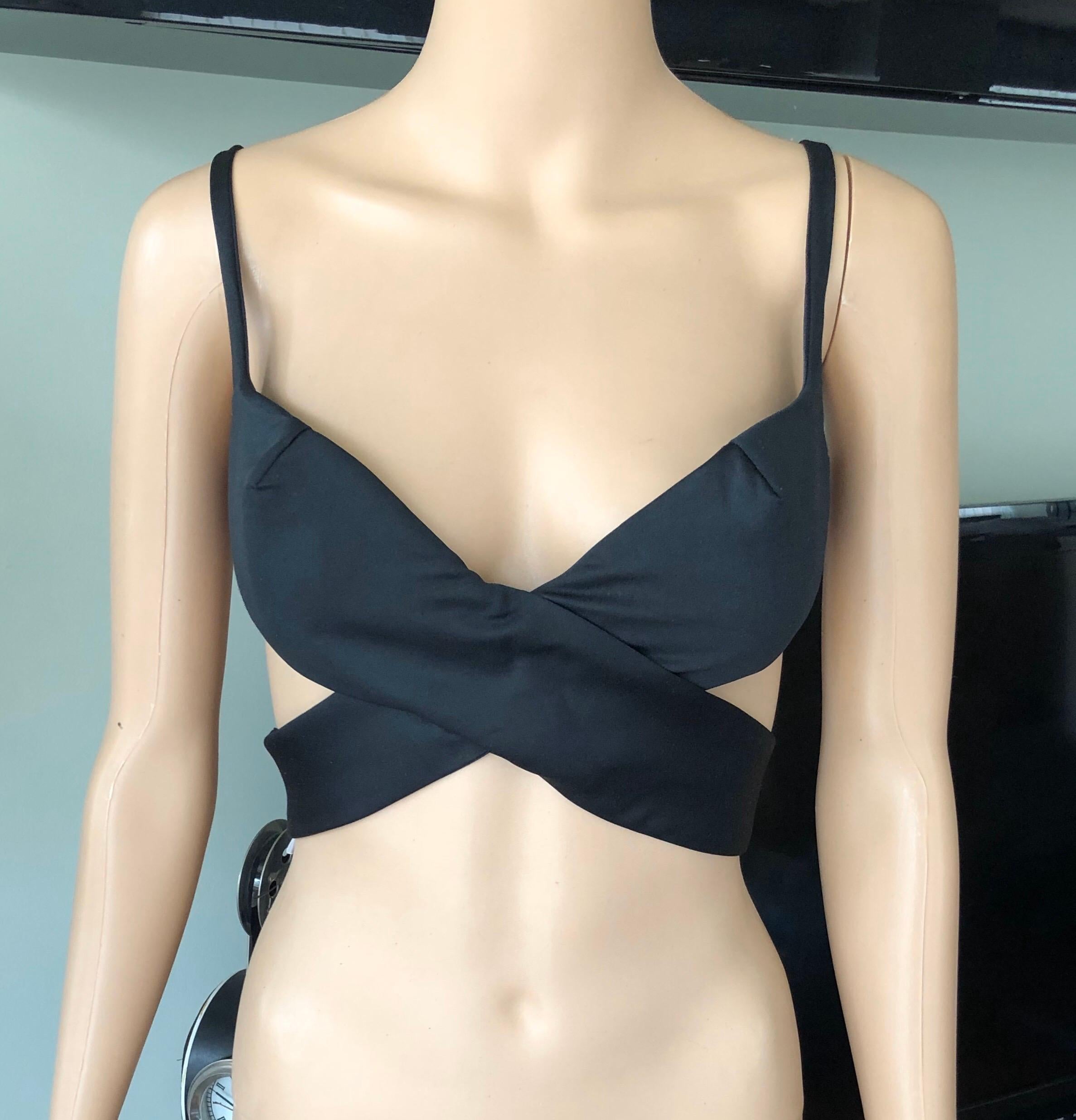 Tom Ford for Gucci S/S 2001 Runway Cutout Black Bustier Crop Top IT 40

Gucci by Tom Ford silk cutout bustier crop top featuring hook & eye closure at back.