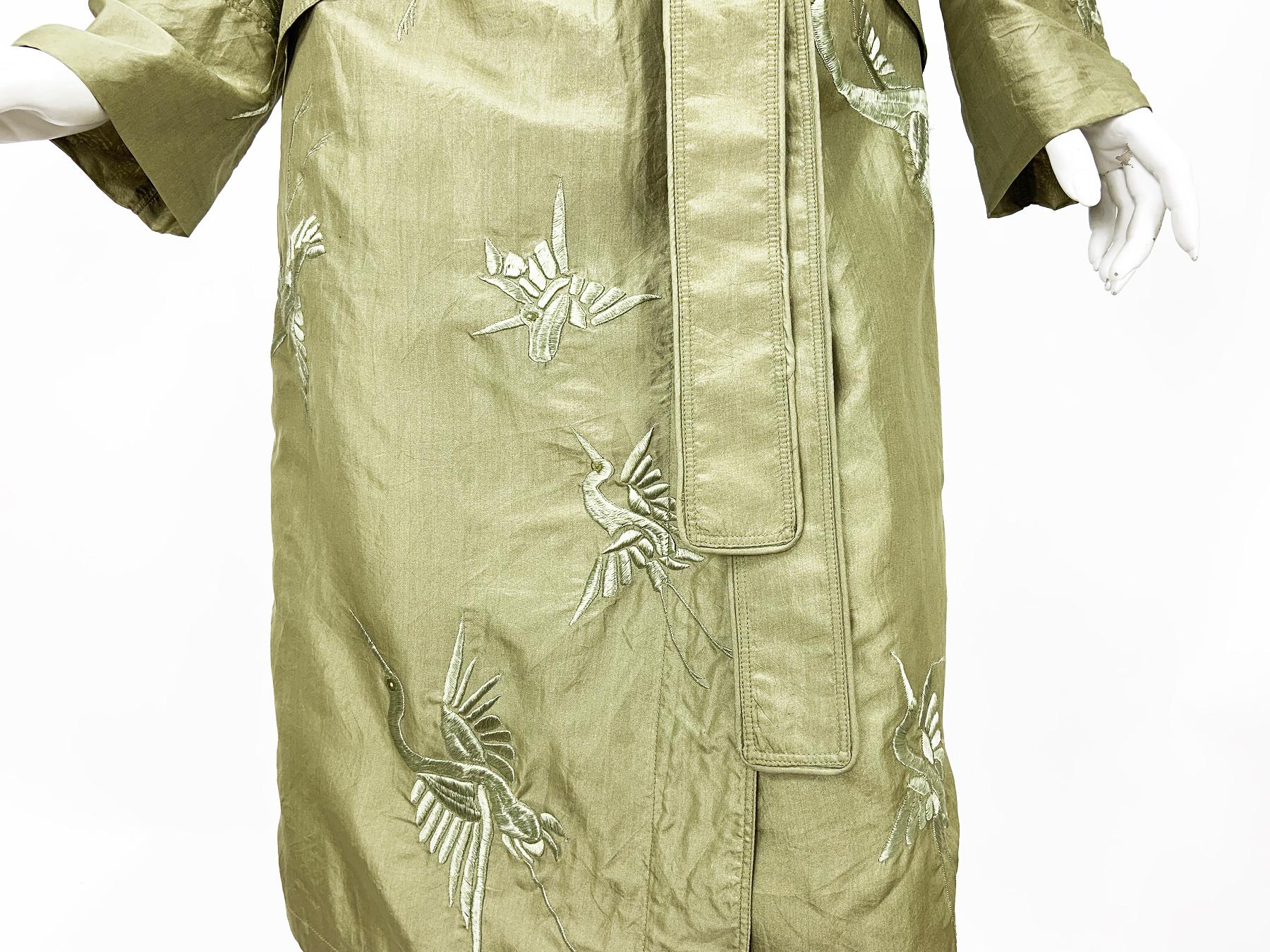Tom Ford for Gucci S/S 2002 Green Silk Crane Birds Embroidery Trench Coat  For Sale 2