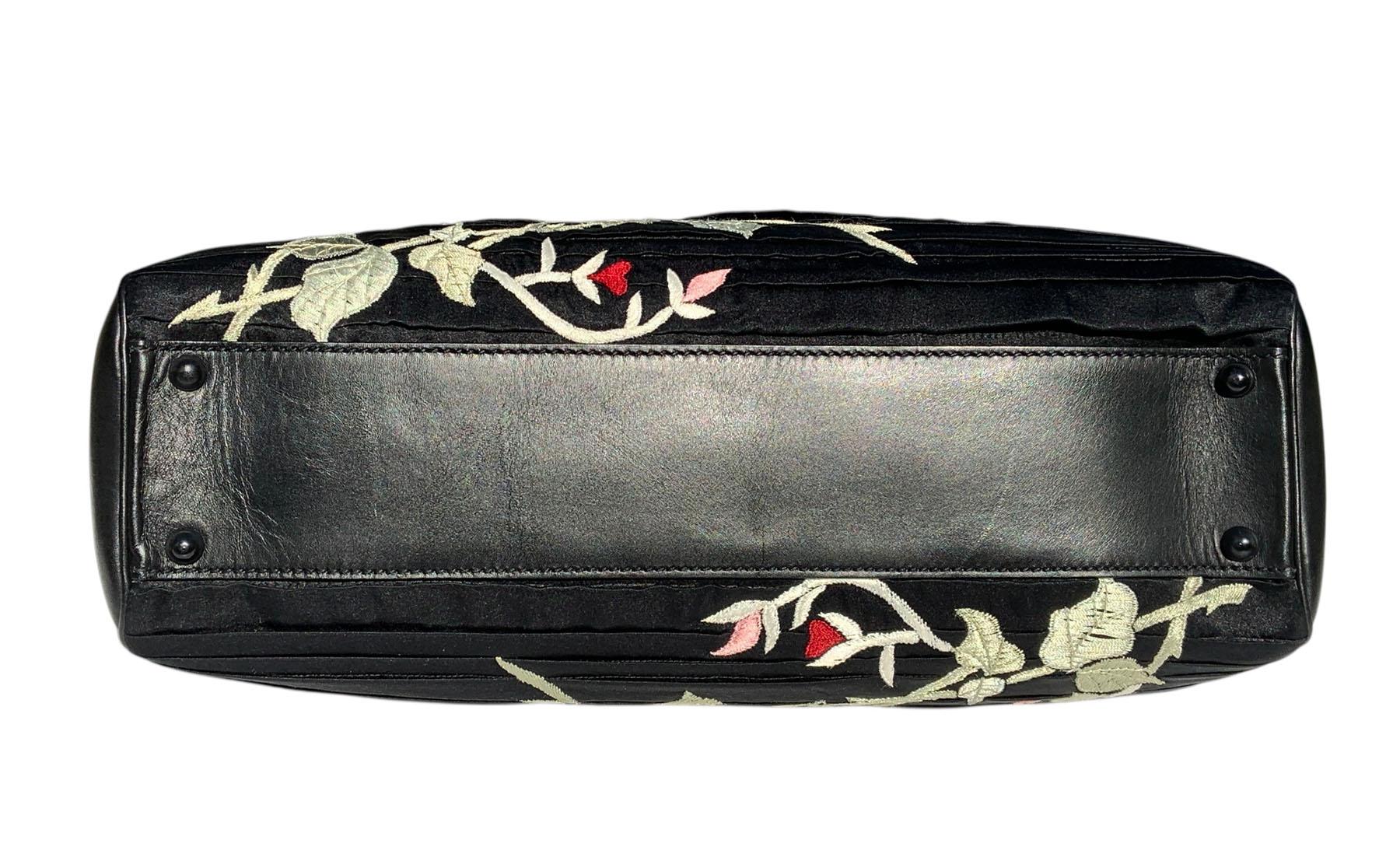Tom Ford for Gucci S/S 2003 Sac en soie noire à armature de fleurs japonaises brodées Pour femmes en vente