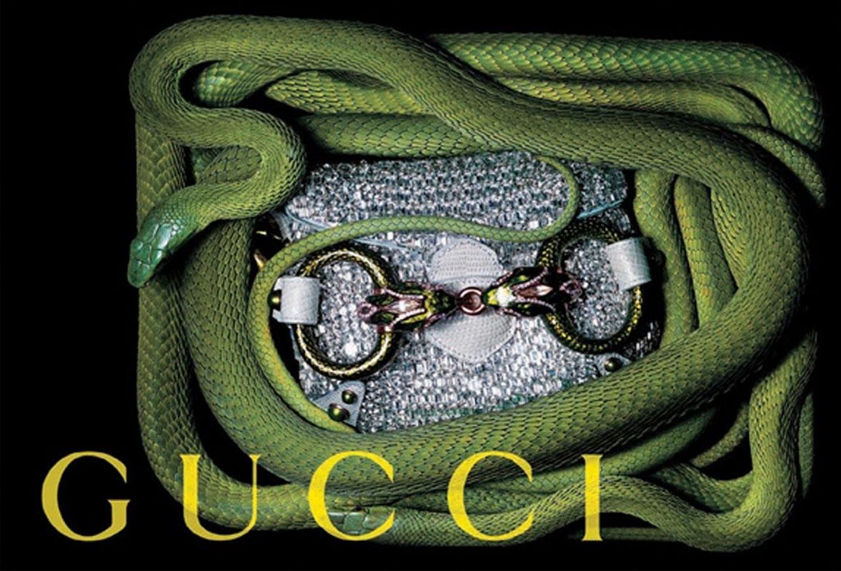 Highly collectible Gucci Limited Edition Clutch Bag designed by Tom Ford back to 2004.
This luxurious, stand-out clutch features a clear crystals, lizard leather, Swarovski-encrusted crystals and enamel double serpent head horsebit design at its