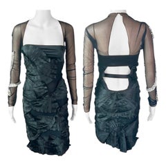 Tom Ford for Gucci, sfilata P/E 2004, abito nero con ritaglio di serpente impreziosito