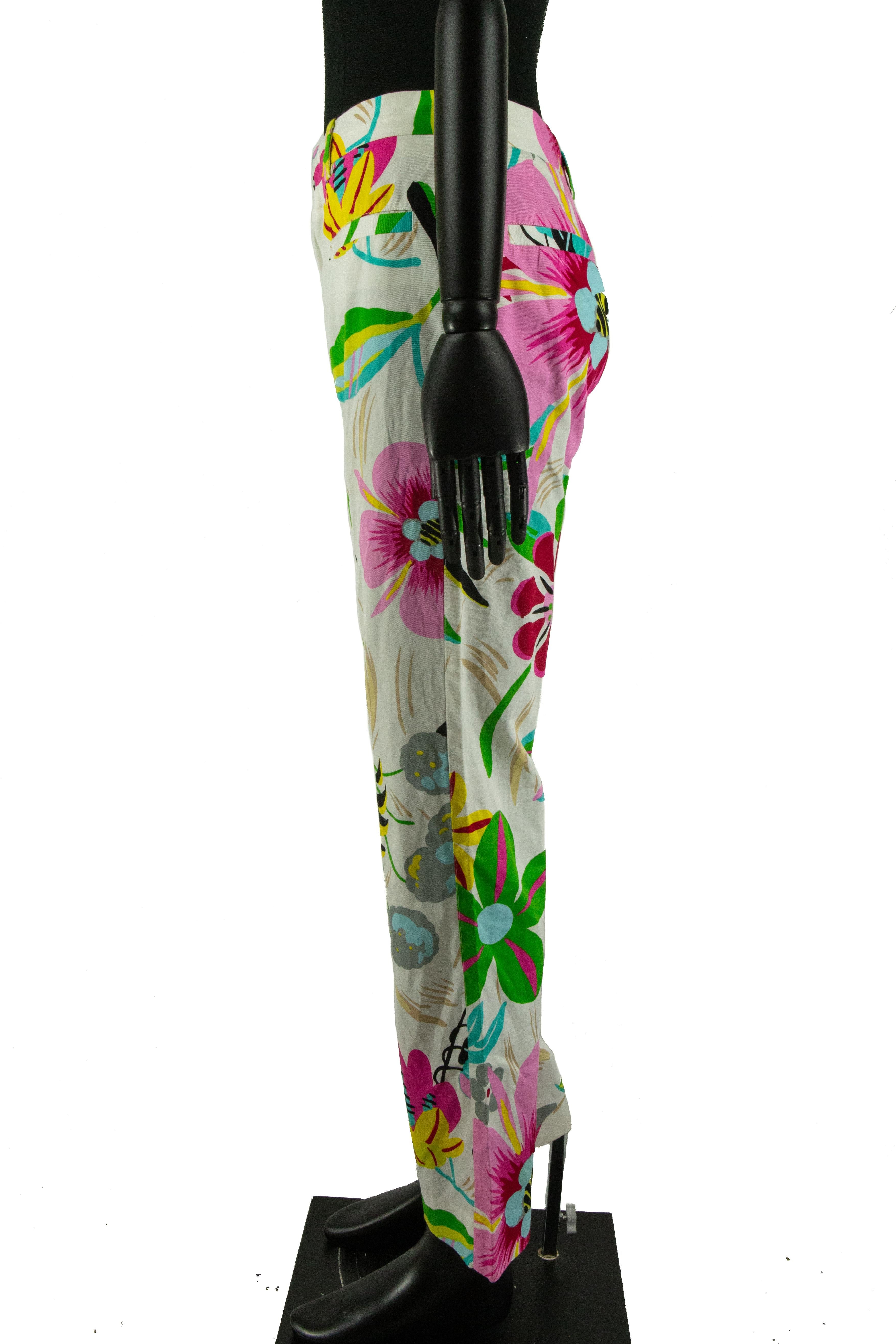 These Spring / Summer 1999 Tom Ford era Gucci trousers are covered in a print of illustrated leaves and flowers in a bright tetradic colour palette. The trousers are straight legged and cropped, featuring 4 faux pockets, belt loops and fastened with