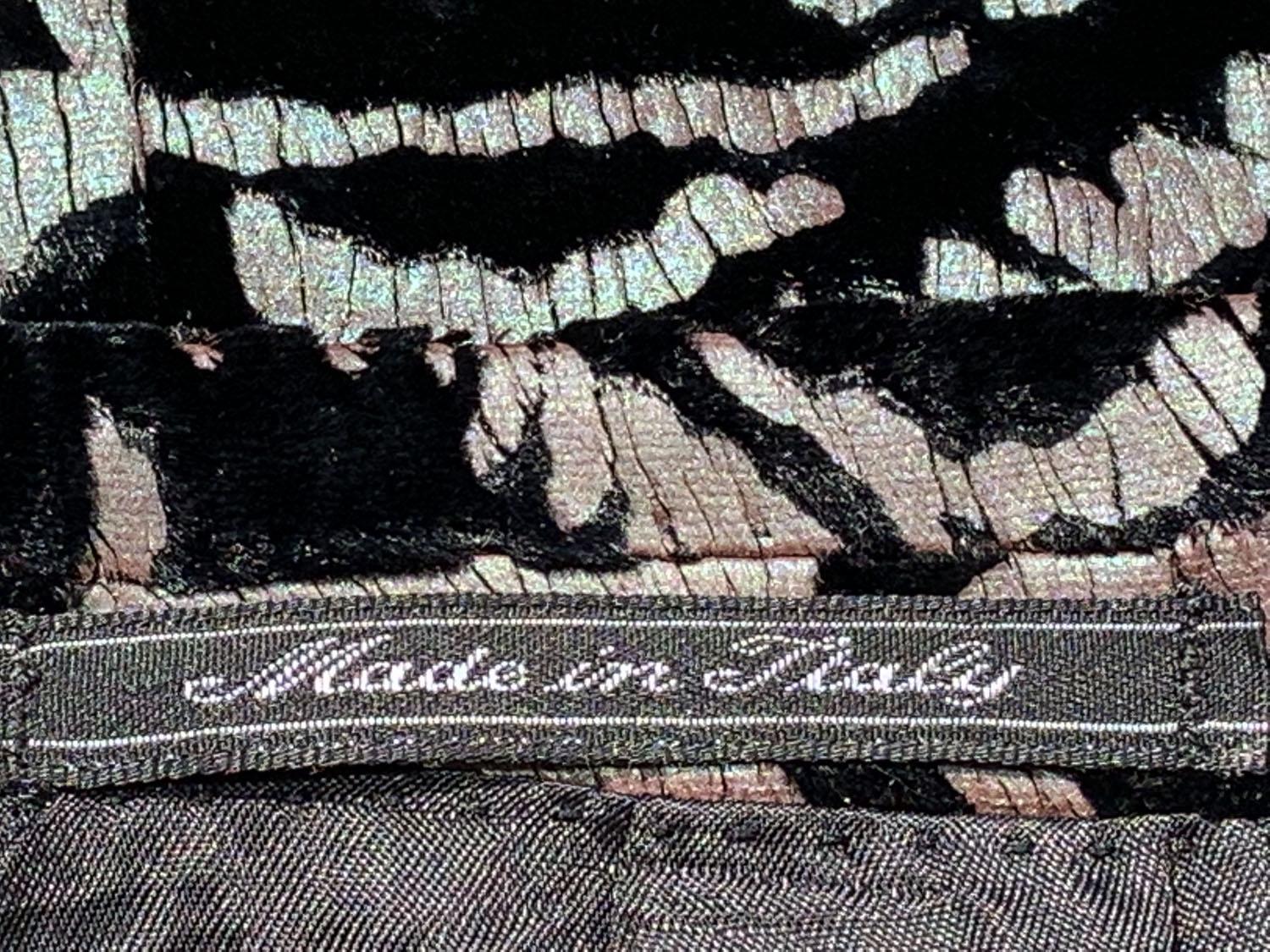 Tom Ford for Gucci SS 2000 Gothic Damask Iridescent Paint Velvet Blazer 48 US 38 For Sale 10