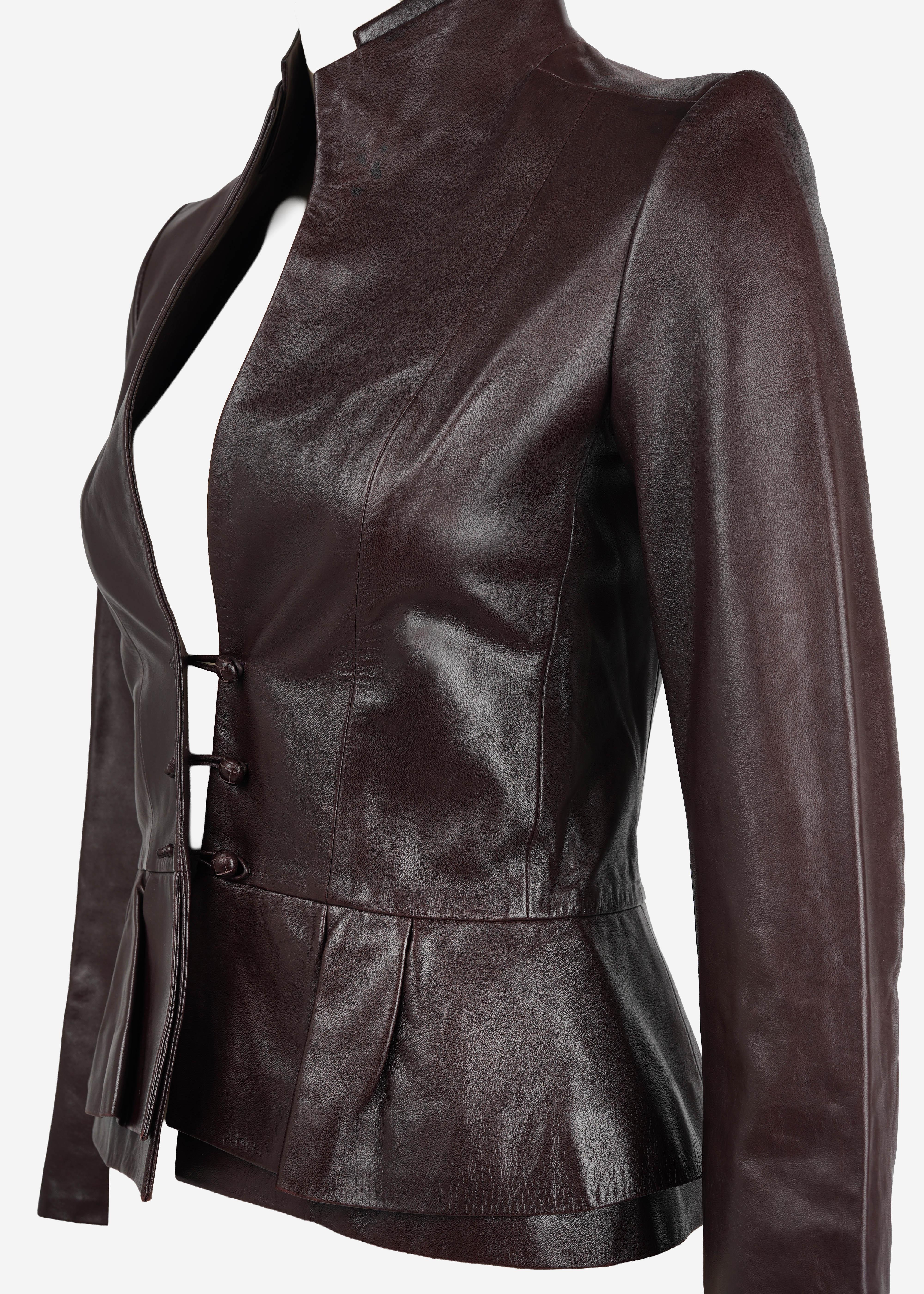 Tom Ford for Yves Saint Laurent 2004 Auberginefarbene Jacke mit Schößchen aus Leder, IT 40 im Angebot 3