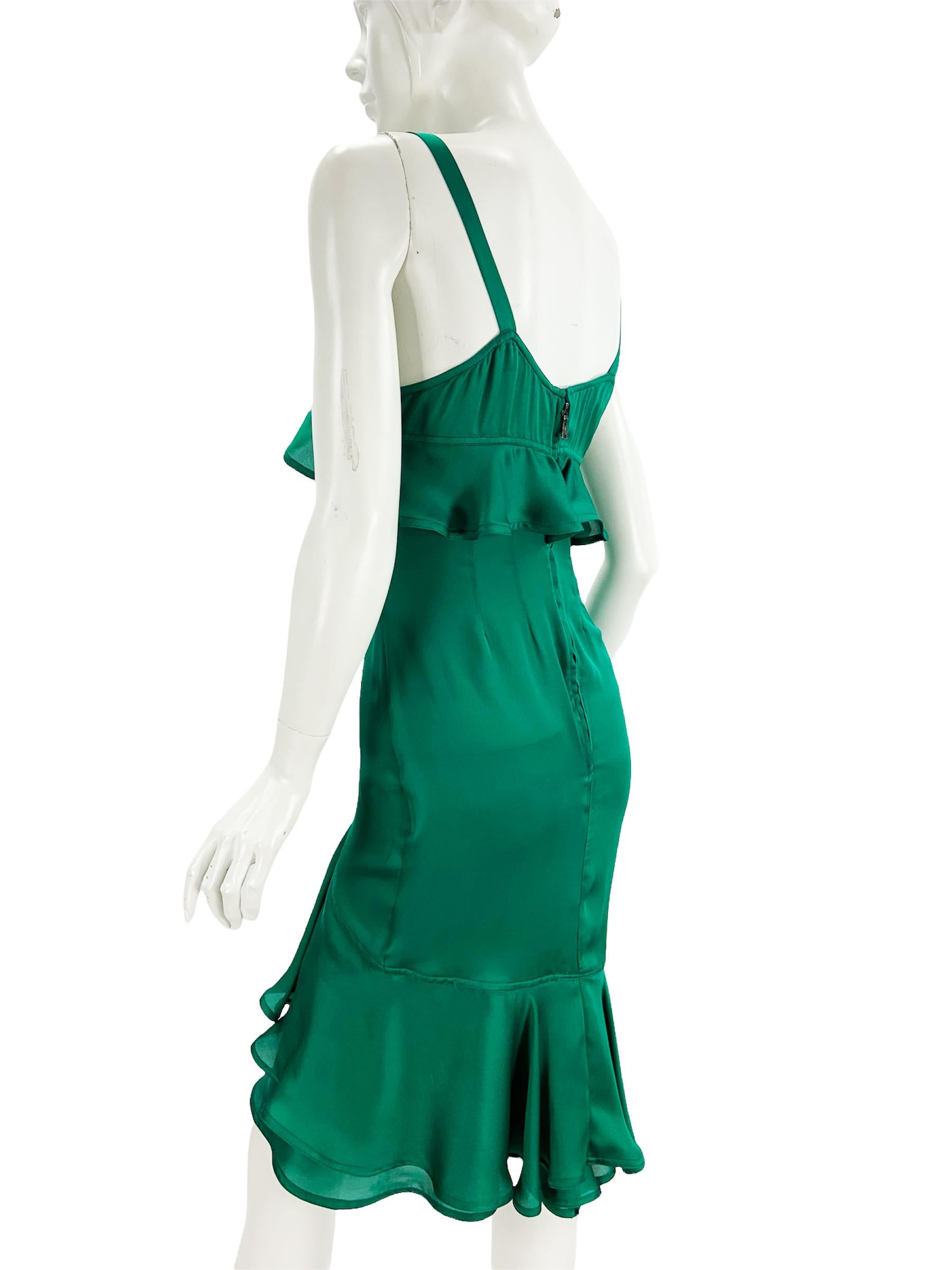 Campaña Tom Ford for Yves Saint Laurent FW 2003 Vestido de volantes de seda verde  Fr 36 en Nuevo estado para la venta en Montgomery, TX