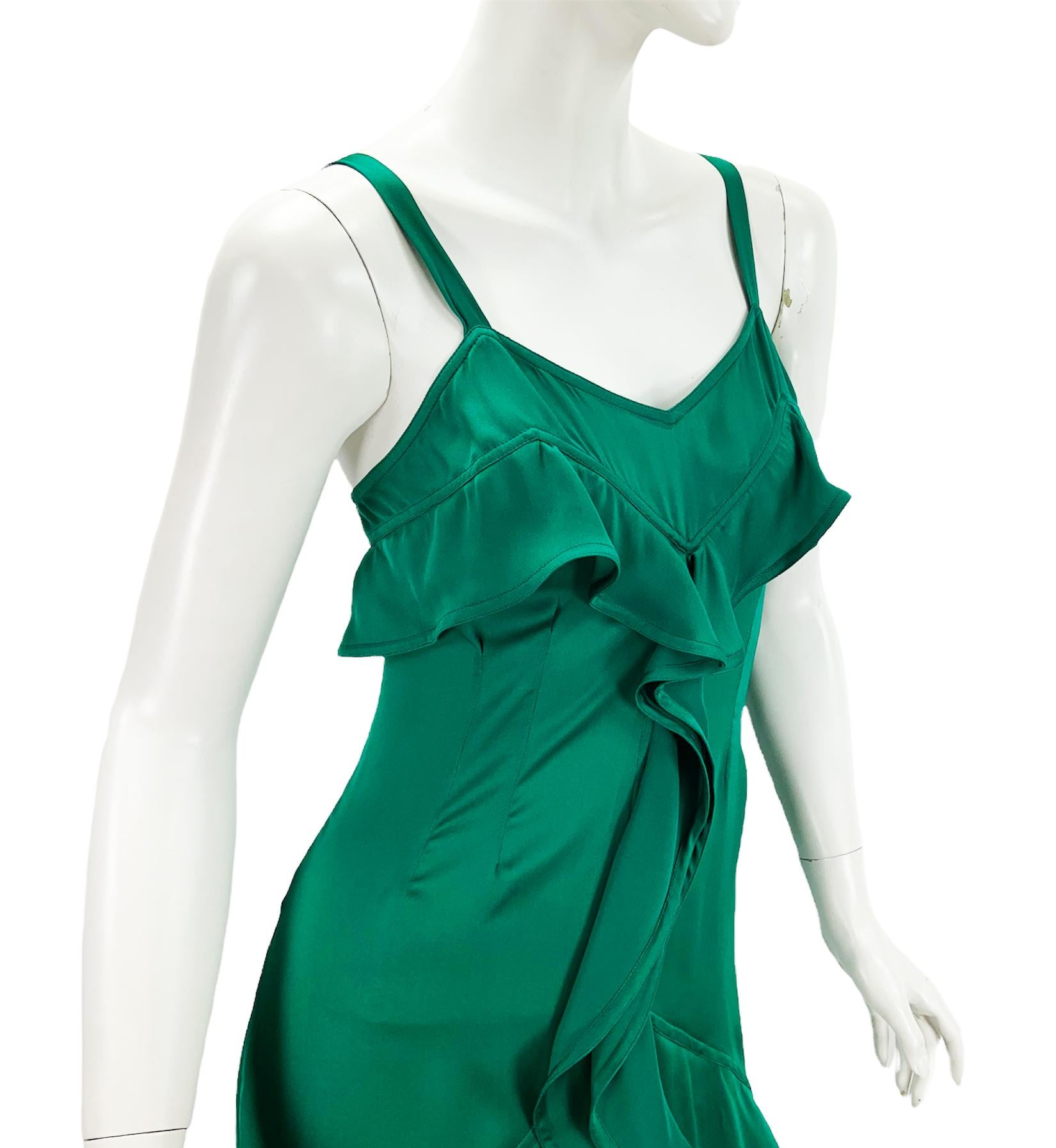 Campaña Tom Ford for Yves Saint Laurent FW 2003 Vestido de volantes de seda verde  Fr 36 en venta 1