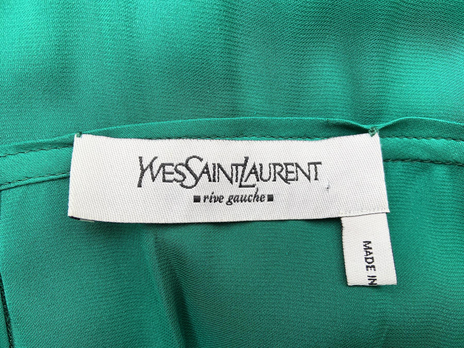 Campaña Tom Ford for Yves Saint Laurent FW 2003 Vestido de volantes de seda verde  Fr 36 en venta 3