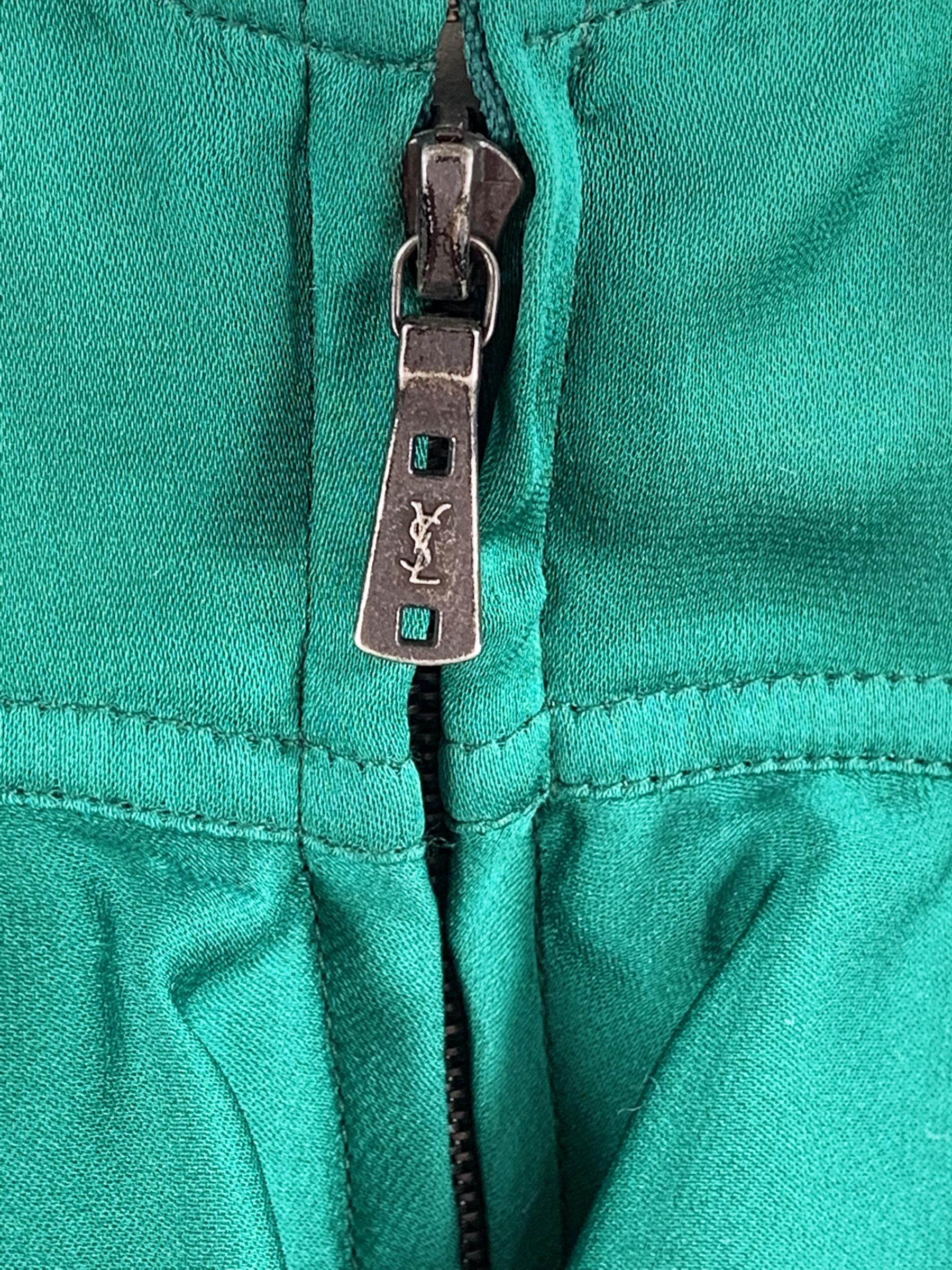 Campaña Tom Ford for Yves Saint Laurent FW 2003 Vestido de volantes de seda verde  Fr 36 en venta 4