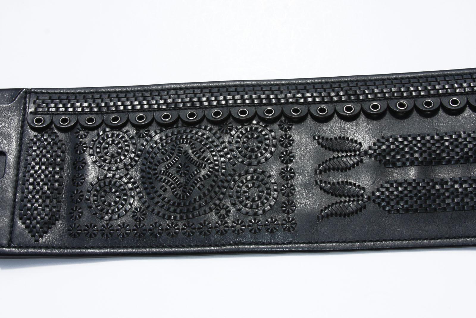 Tom Ford for Yves Saint Laurent F/W 2001 Wide Leather Belt with Secret Pocket  For Sale 7