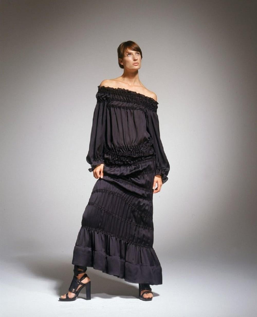 Tom Ford pour Yves Saint Laurent, tailleur jupe longue en soie noire, défilé A/H 2001  en vente 6