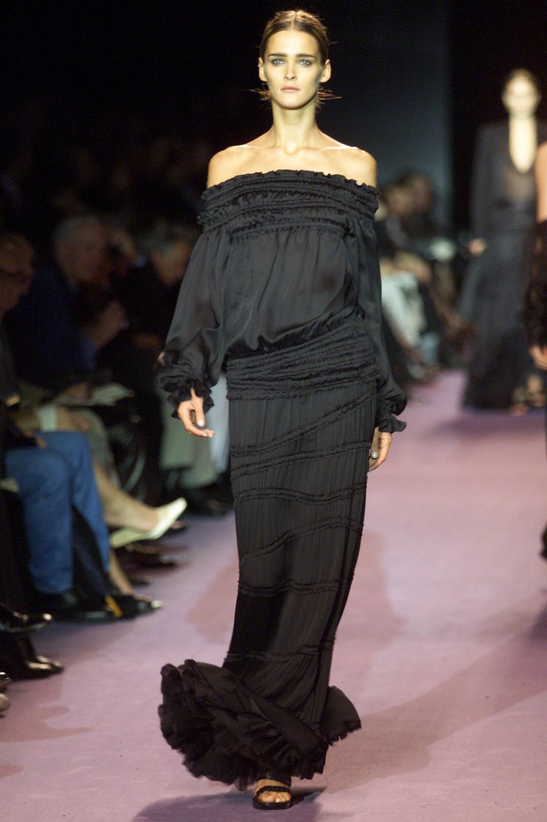 Tom Ford für Yves Saint Laurent H/W 2001 Laufsteg Schwarzer Seiden-Maxirock-Anzug aus Seide  im Angebot 5
