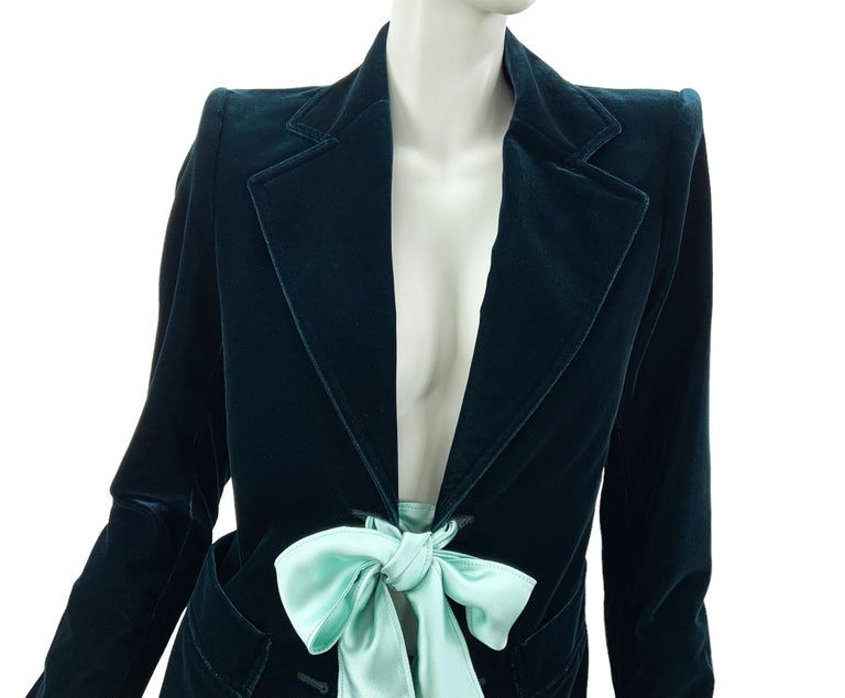 Tom Ford for Yves Saint Laurent F/W 2003 Green Velvet Bow Blazer Jacket  Fr. 38  For Sale 8