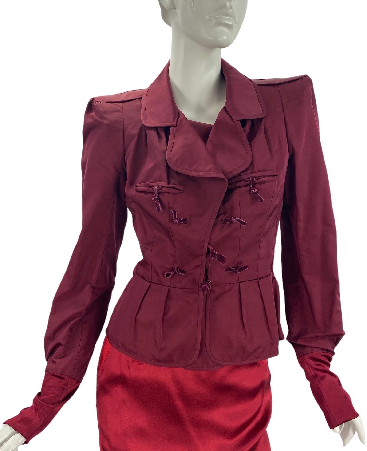 Rouge Tailleur jupe Tom Ford pour Yves Saint Laurent collection A/H 2004, taille US 4 - 6 en vente