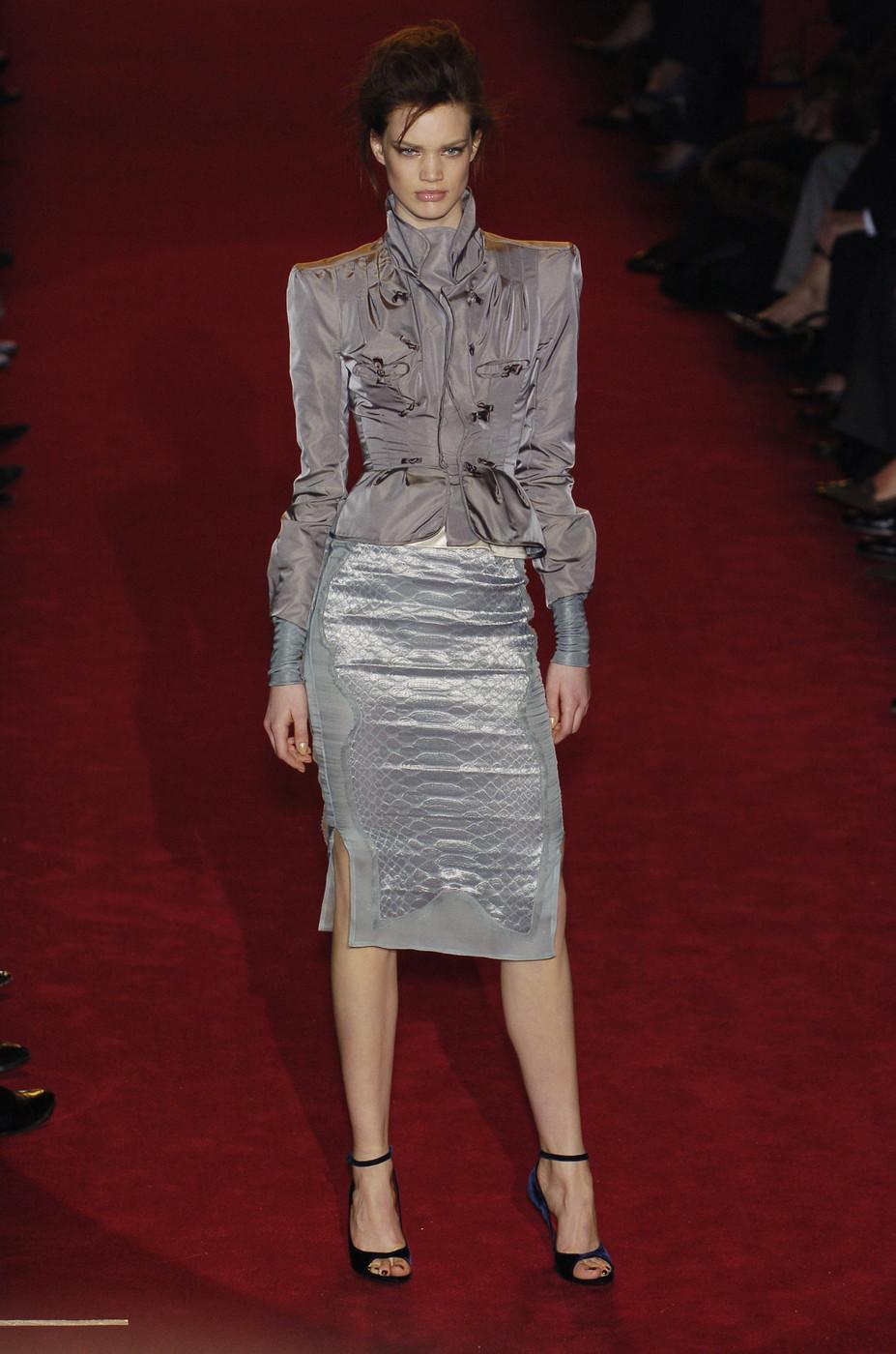 Gray Tom Ford for Yves Saint Laurent F/W 2004 Silk Pagoda Jacket Skirt Suit Fr 38 - 6 For Sale