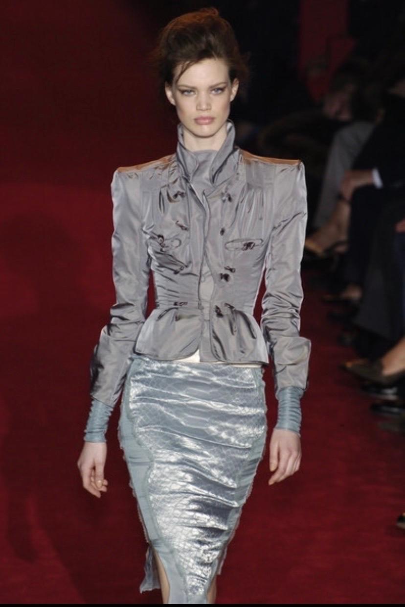   Tailleur jupe gris tourterelle Tom Ford pour Yves Saint Laurent, A/H 2004, taille FR 38 - US 6 en vente 4