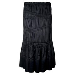 Tom Ford for Yves Saint Laurent, autunno 2001: gonna lunga a balze in cotone nero, passerella