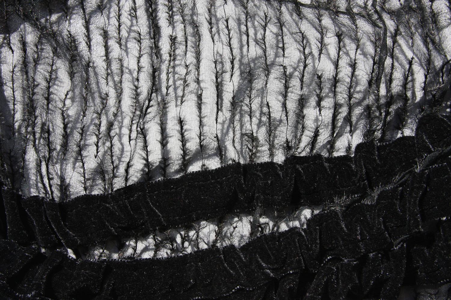 Chemisier à épaules dénudées Tom Ford pour Yves Saint Laurent en soie noire transparente, automne-hiver 2001 en vente 6