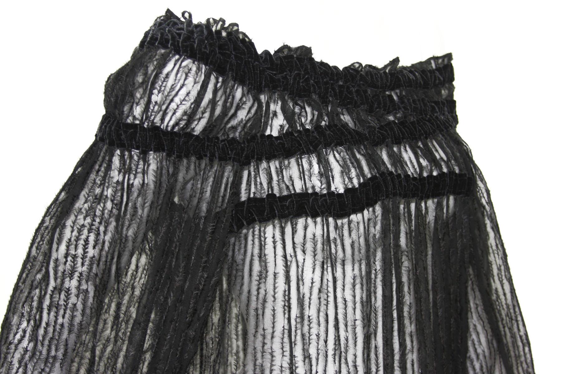 Chemisier à épaules dénudées Tom Ford pour Yves Saint Laurent en soie noire transparente, automne-hiver 2001 en vente 4