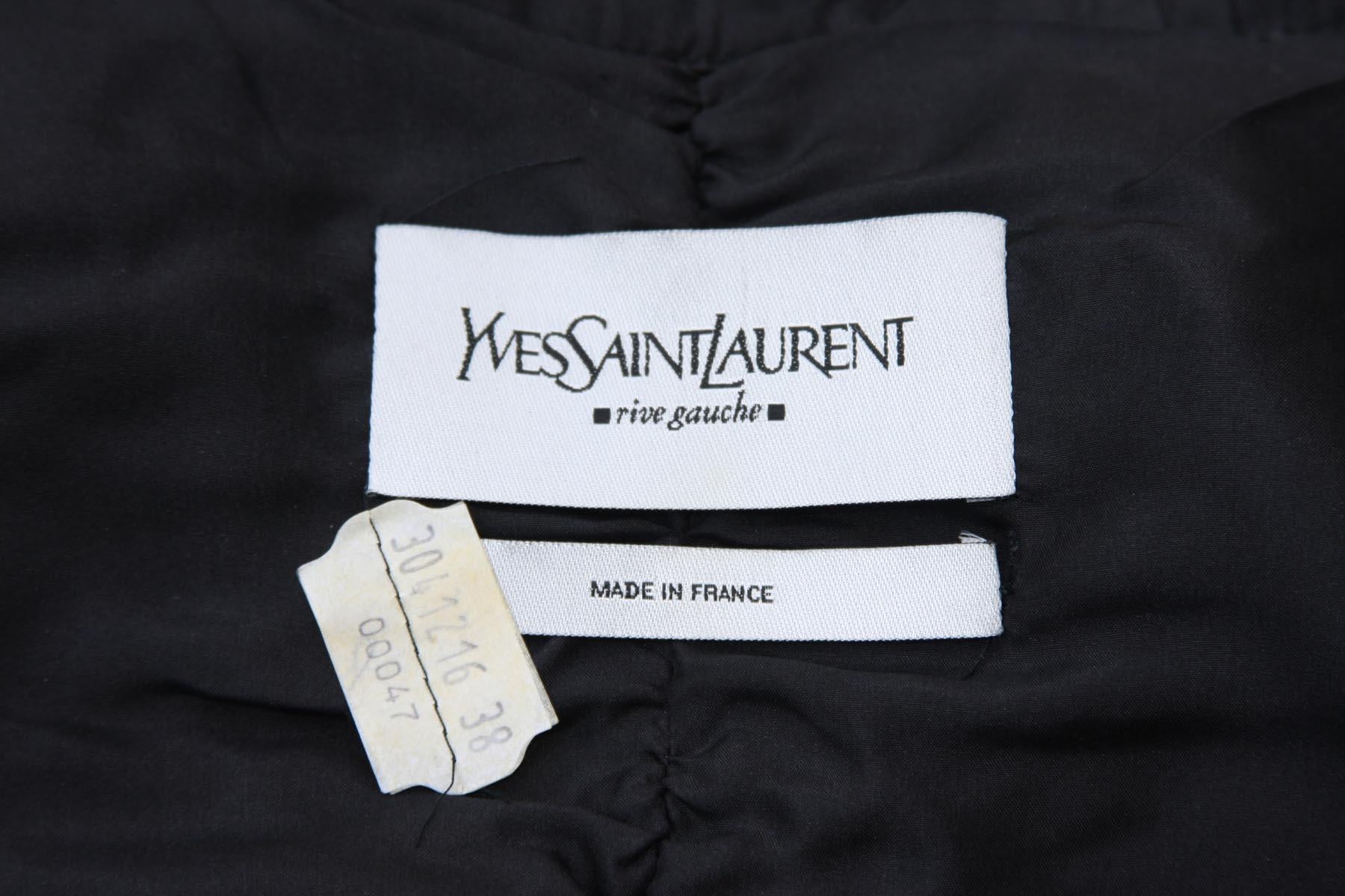 Tom Ford pour Yves Saint Laurent - Veste noire en velours et taffetas, taille 6, automne-hiver 2002 en vente 9