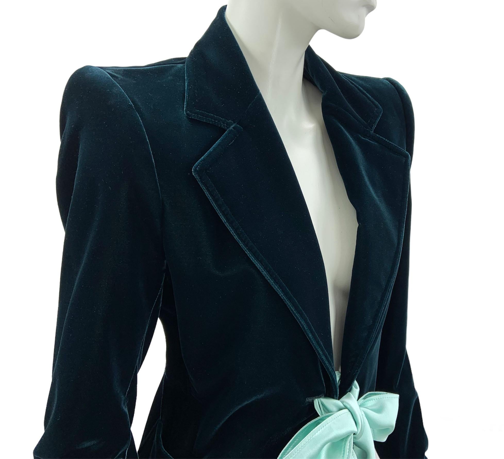 Tom Ford for Yves Saint Laurent Runway F/W 2003 Green Velvet Bow Blazer Jacket S For Sale 4