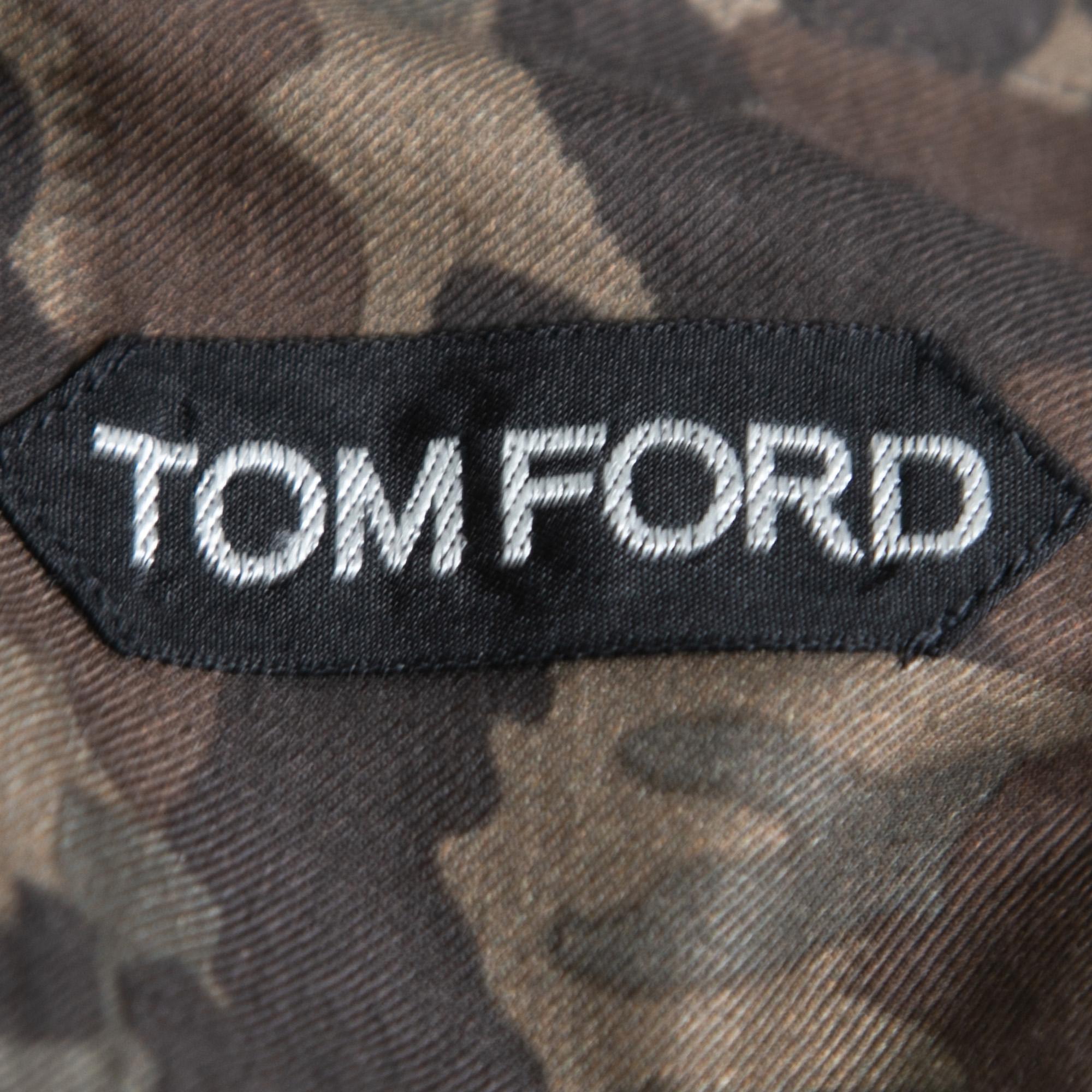 Tom Ford Green Camouflage Print Cotton Button Front Shirt L In Good Condition In Dubai, Al Qouz 2