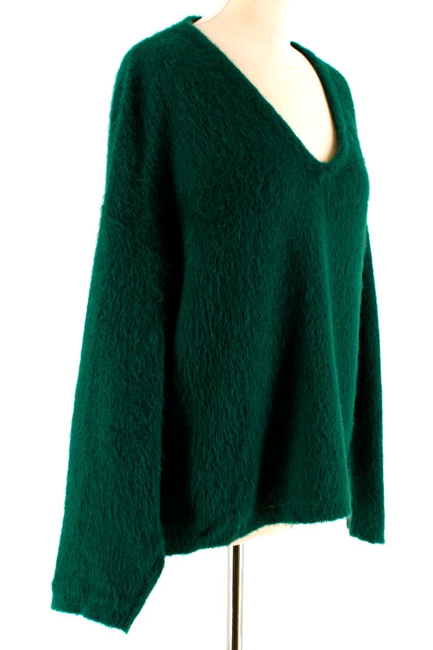 Tom Ford Green Mohair blend V Neck Oversized Knit Sweater

-Amazing luxurious soft mohair texture 
-Oversized, drop shoulder design
-Gorgeous emerald green color   
-V shaped neckline 
-Classic timeless design 
-Perfect for a luxurious warm winter