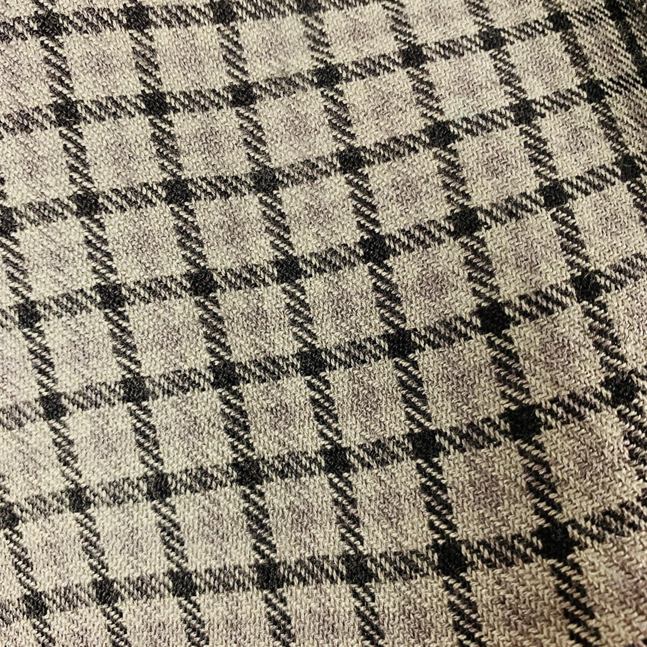 TOM FORD Grey Black Checkered Woven Scarf In Good Condition For Sale In San Francisco, CA