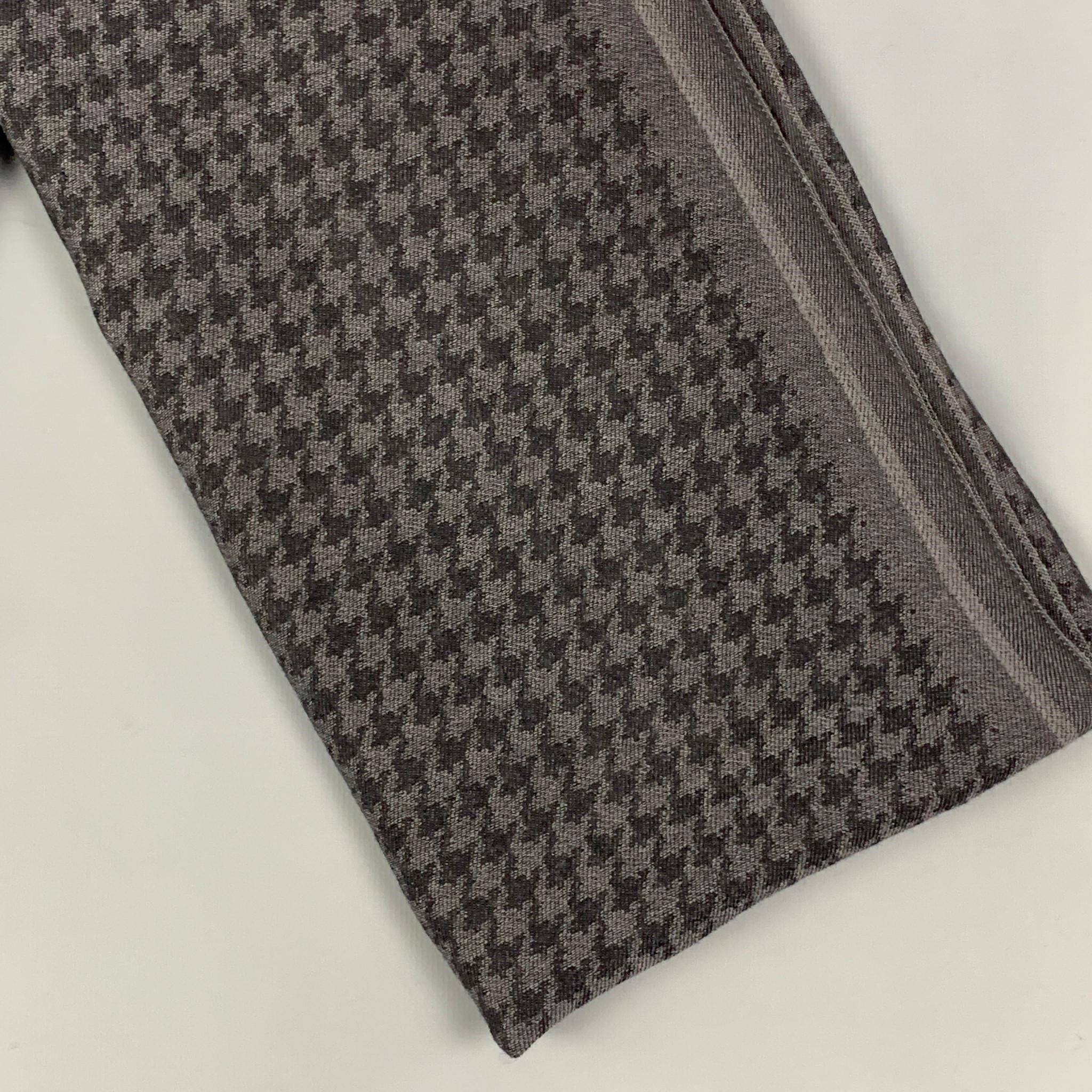 TOM FORD Grey Black Houndstooth Scarf In Good Condition In San Francisco, CA
