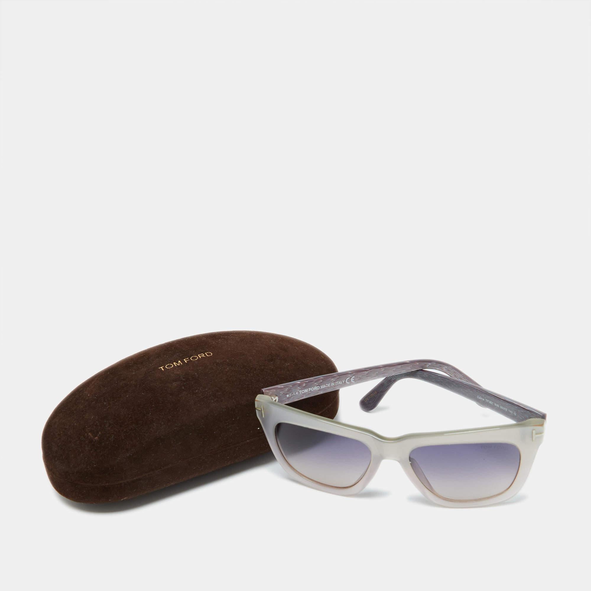 Tom Ford Grey/Grey Gradient TF361 Celina Rectangle Sunglasses In Good Condition In Dubai, Al Qouz 2
