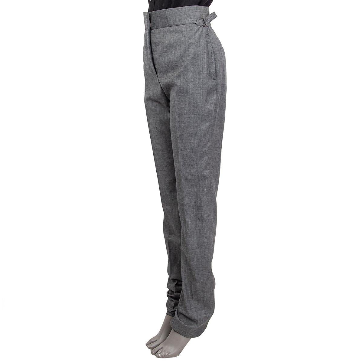 100% authentic Tom Ford high-waisted slim pants in grey cool wool blend (assumingly as content tag is missing). Two side and to slit back pockets. Open with hidden hooks, zipper and button. Unlined. Undone hem at the bottom. Have been worn and are